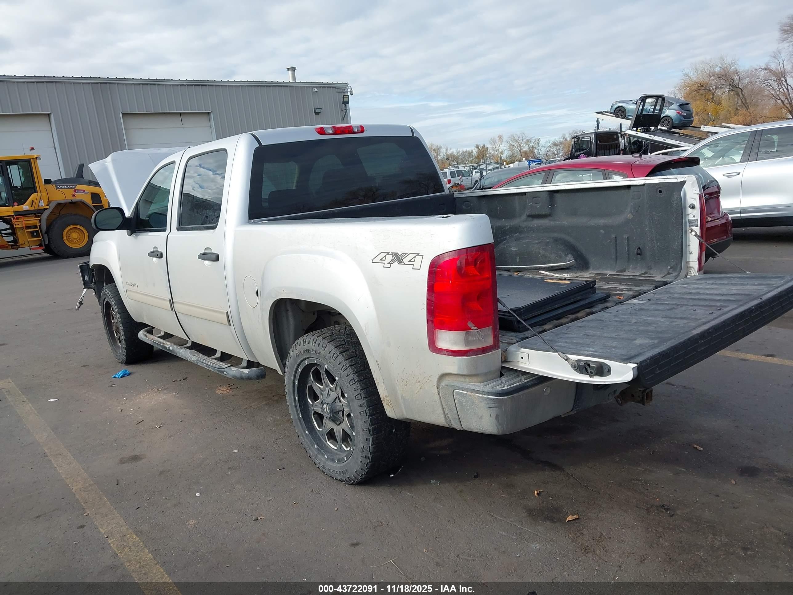 GMC SIERRA image 3