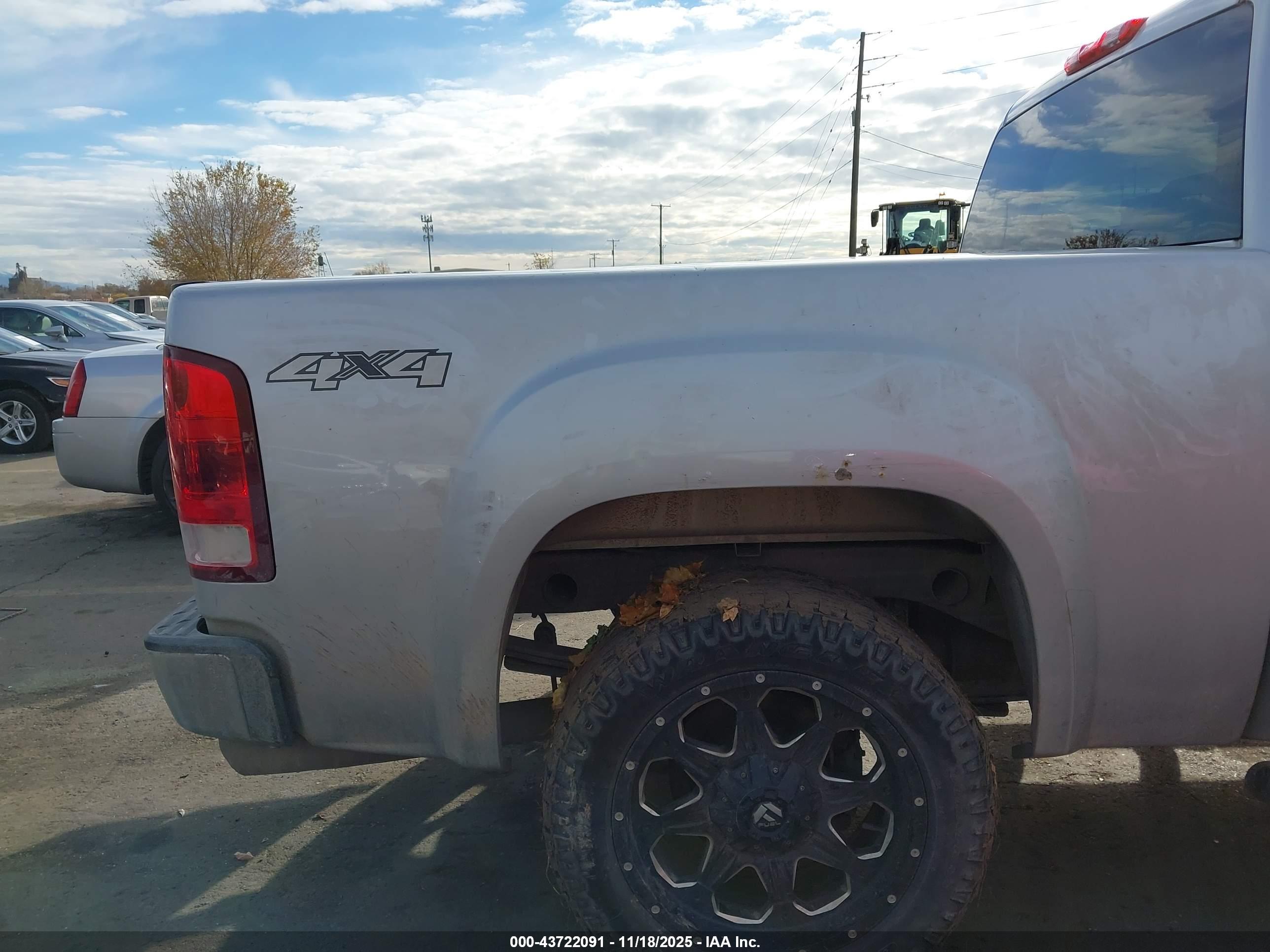 GMC SIERRA image 6