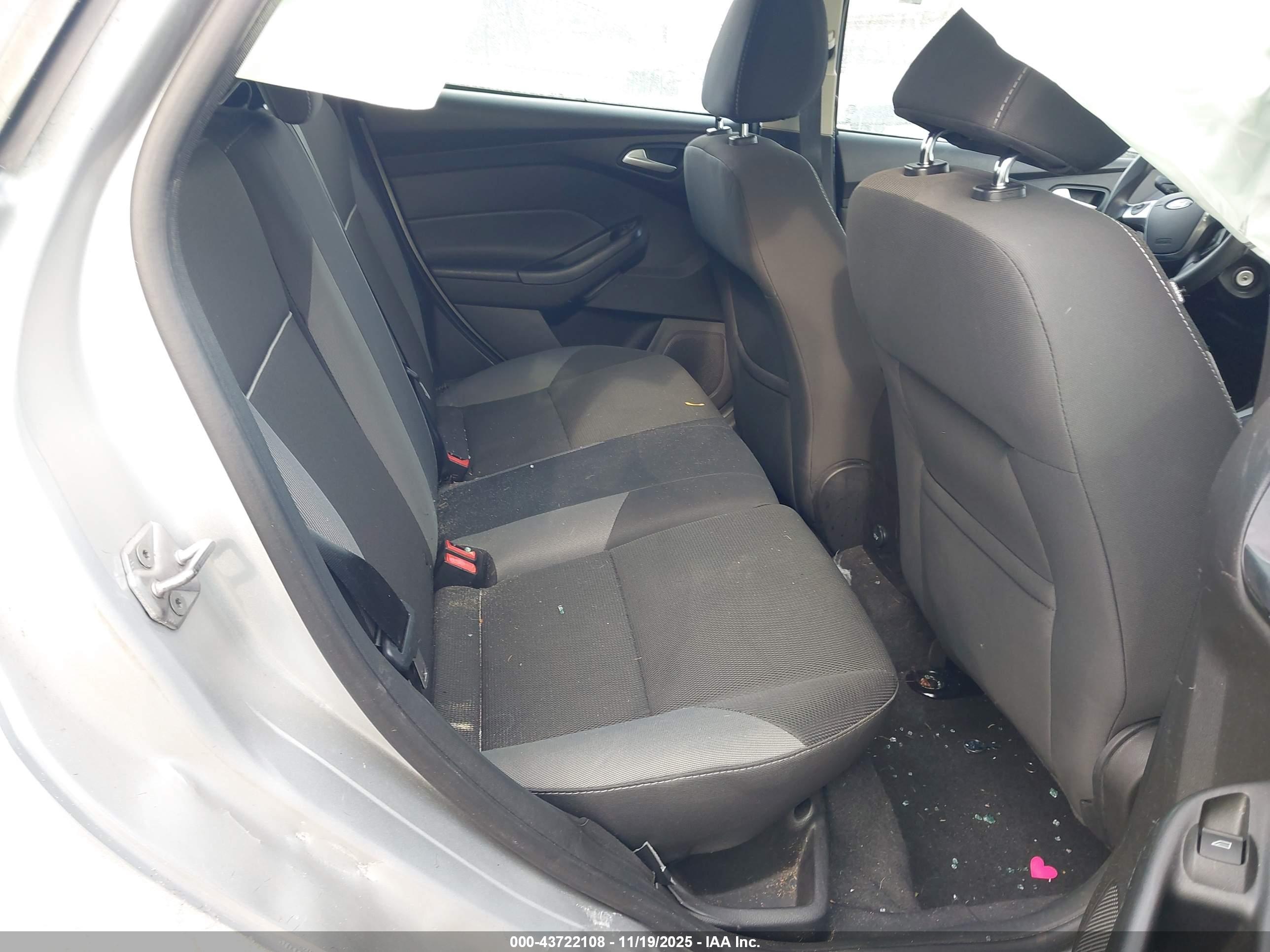 FORD FOCUS image 8