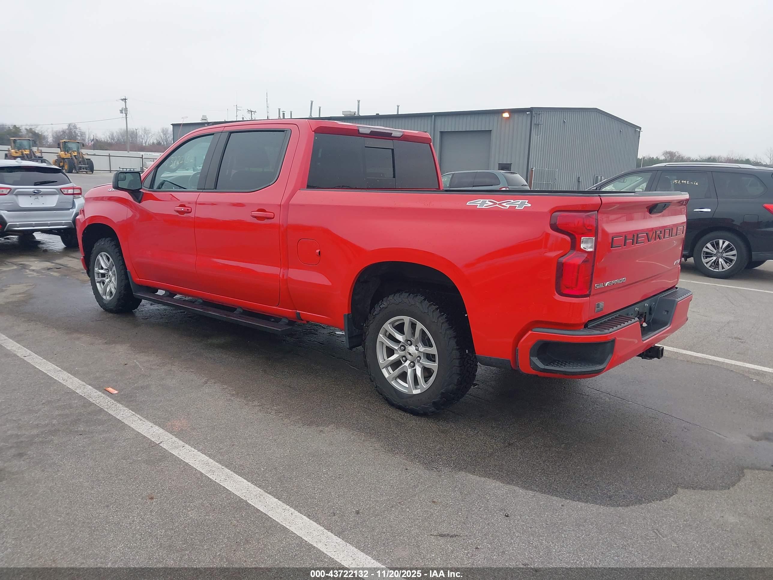 CHEVROLET SILVERADO image 3