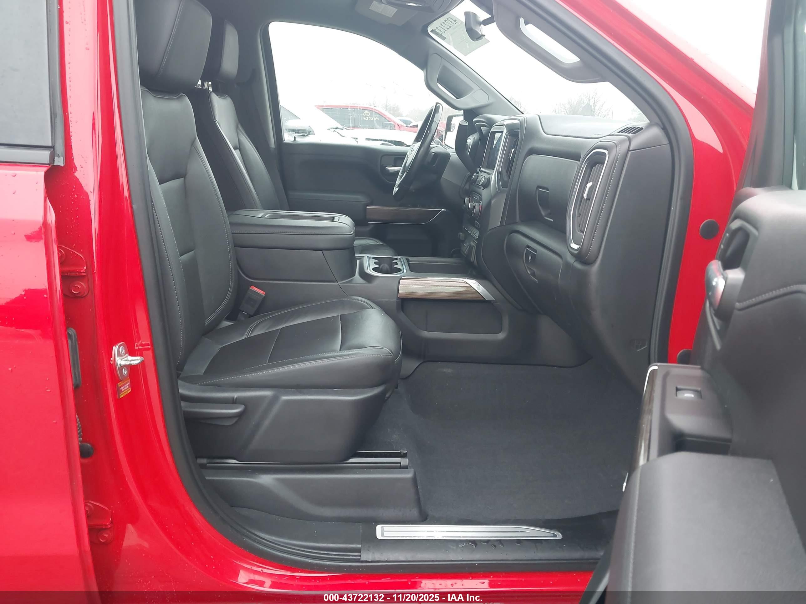 CHEVROLET SILVERADO image 5