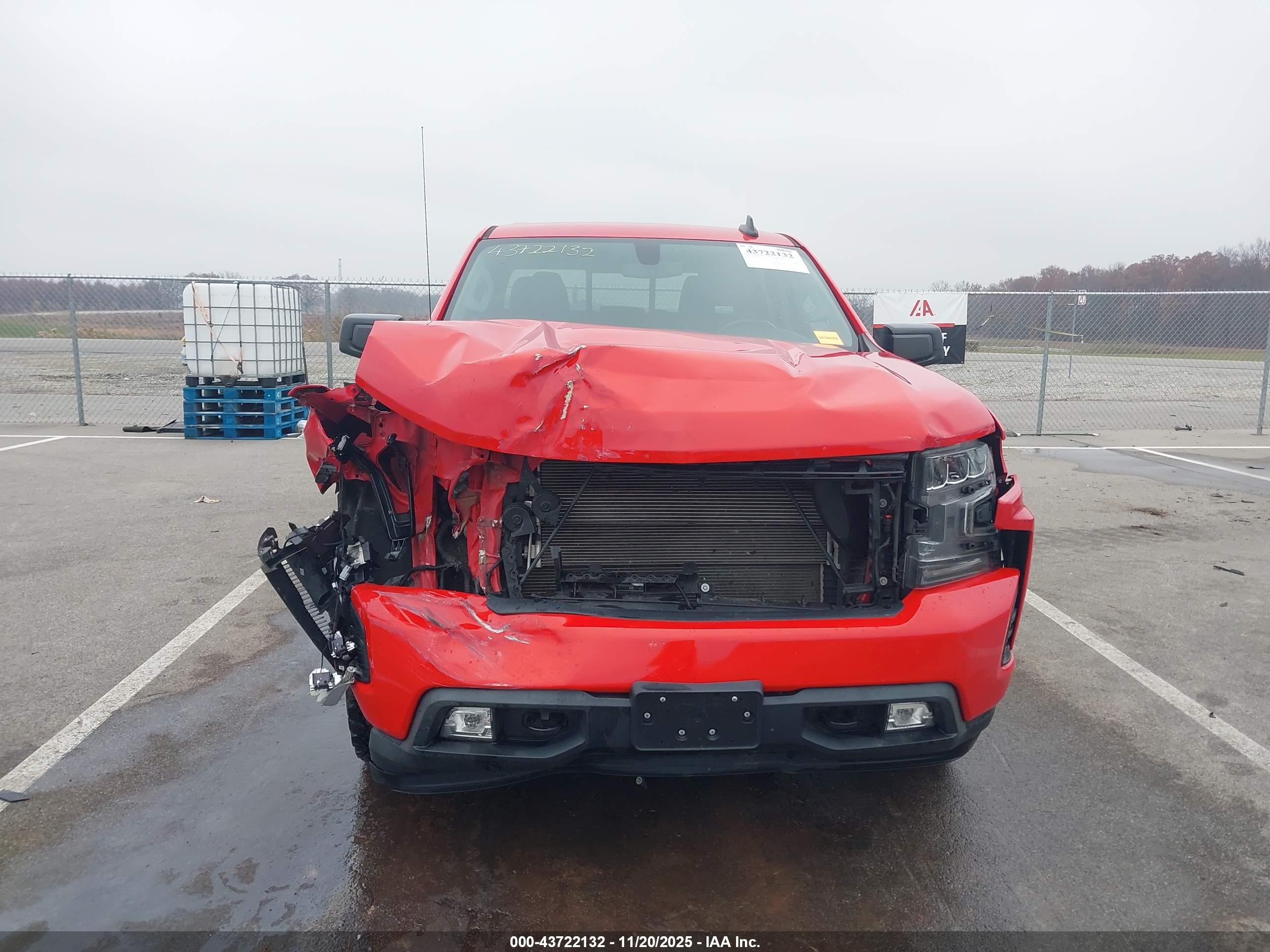 CHEVROLET SILVERADO image 6