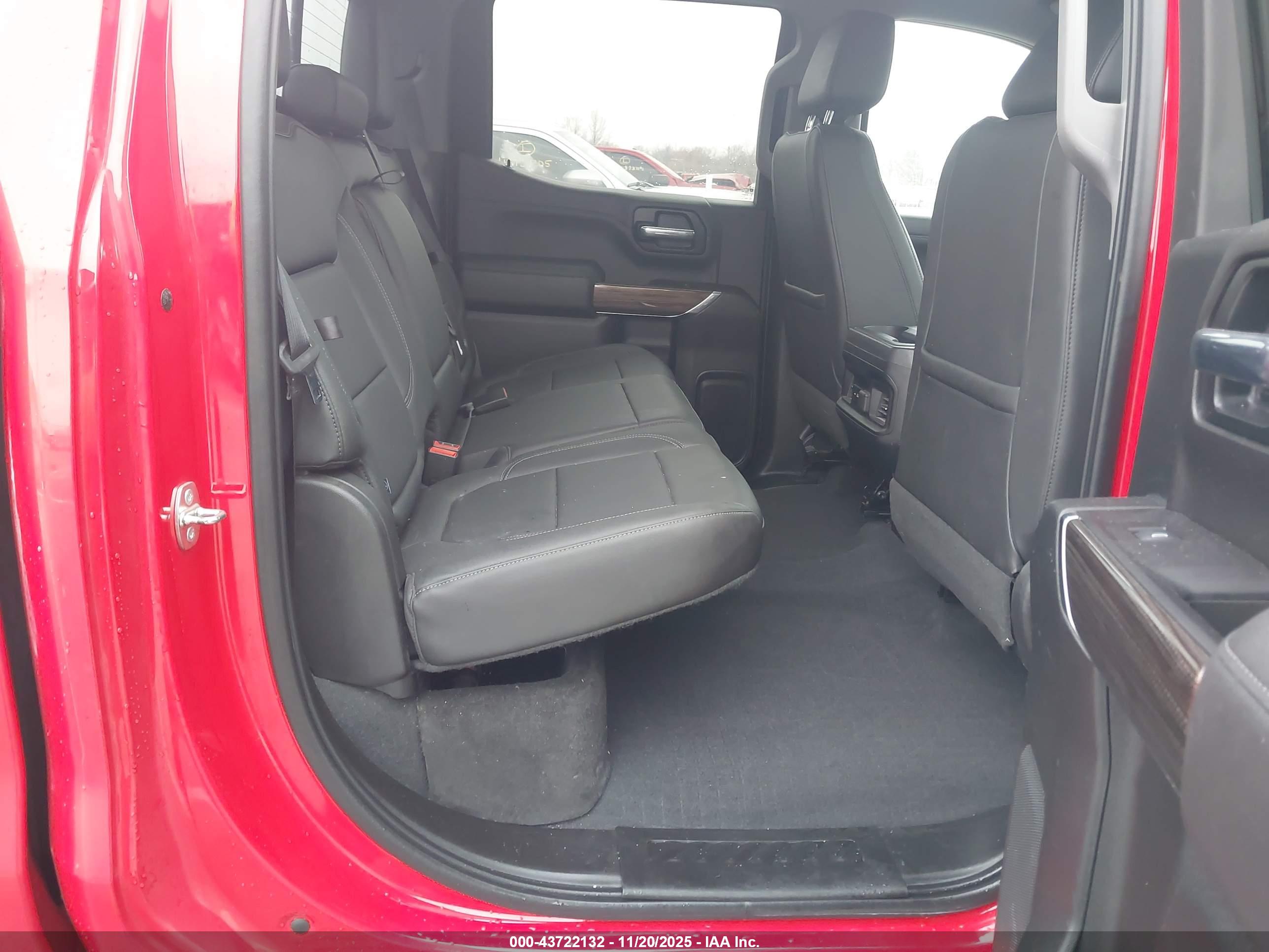 CHEVROLET SILVERADO image 8