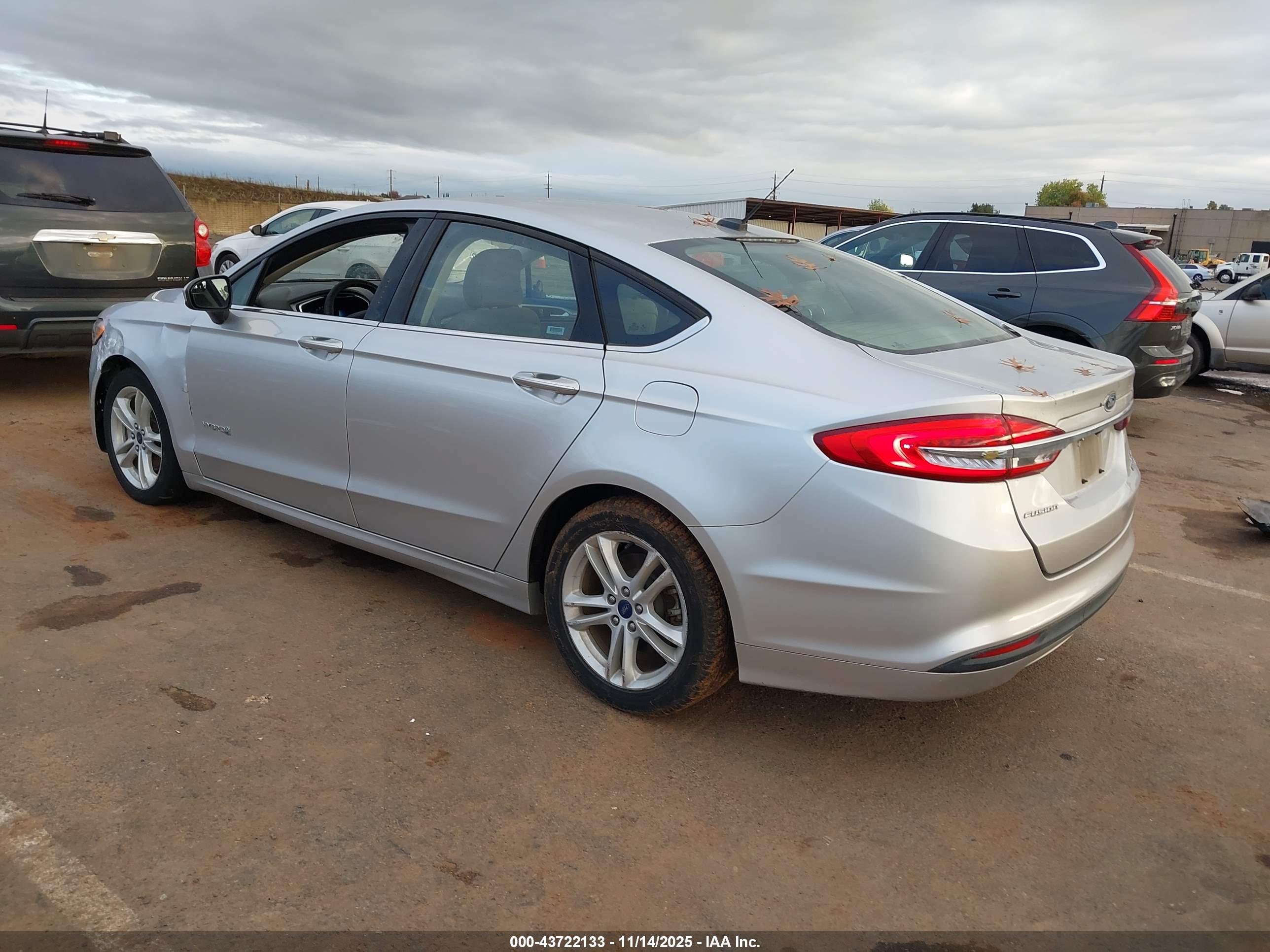 FORD FUSION image 3