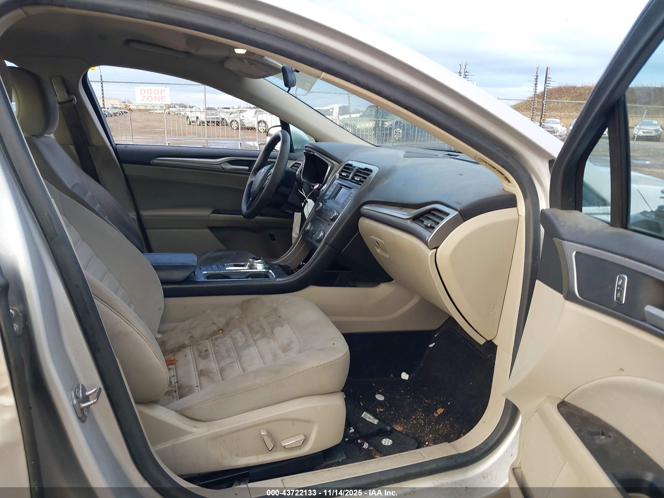 FORD FUSION image 5