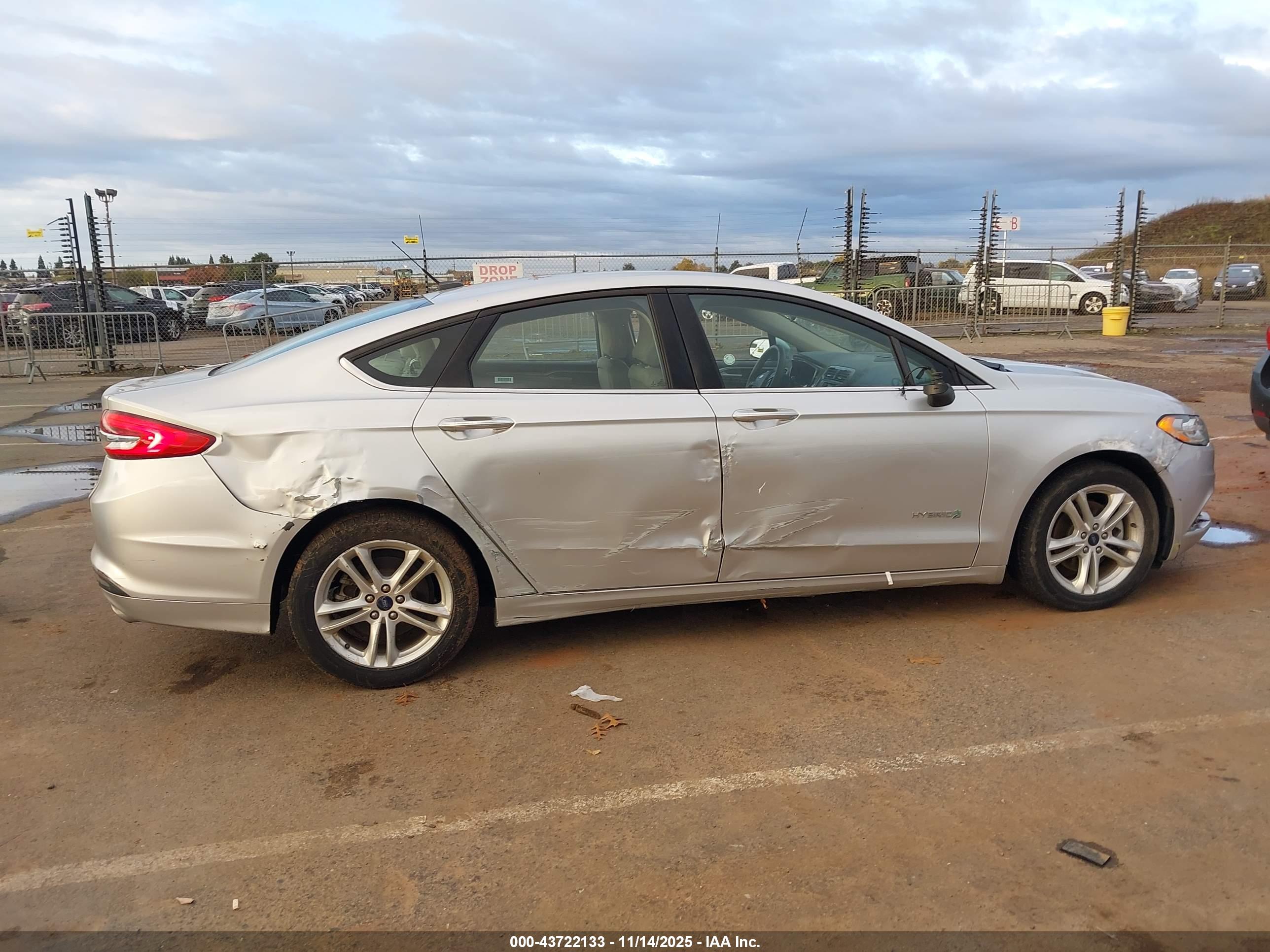 FORD FUSION image 6