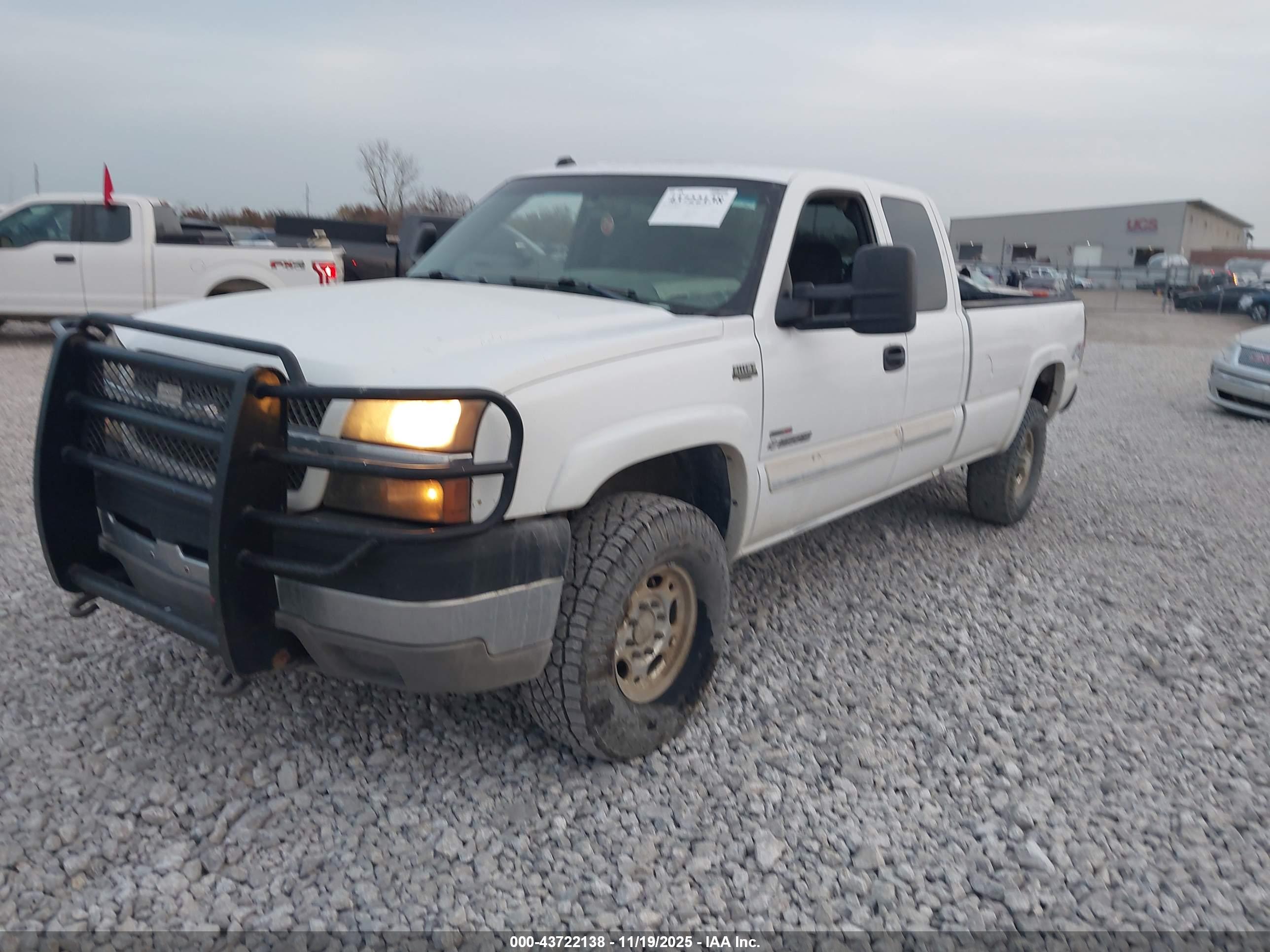 CHEVROLET SILVERADO image 2