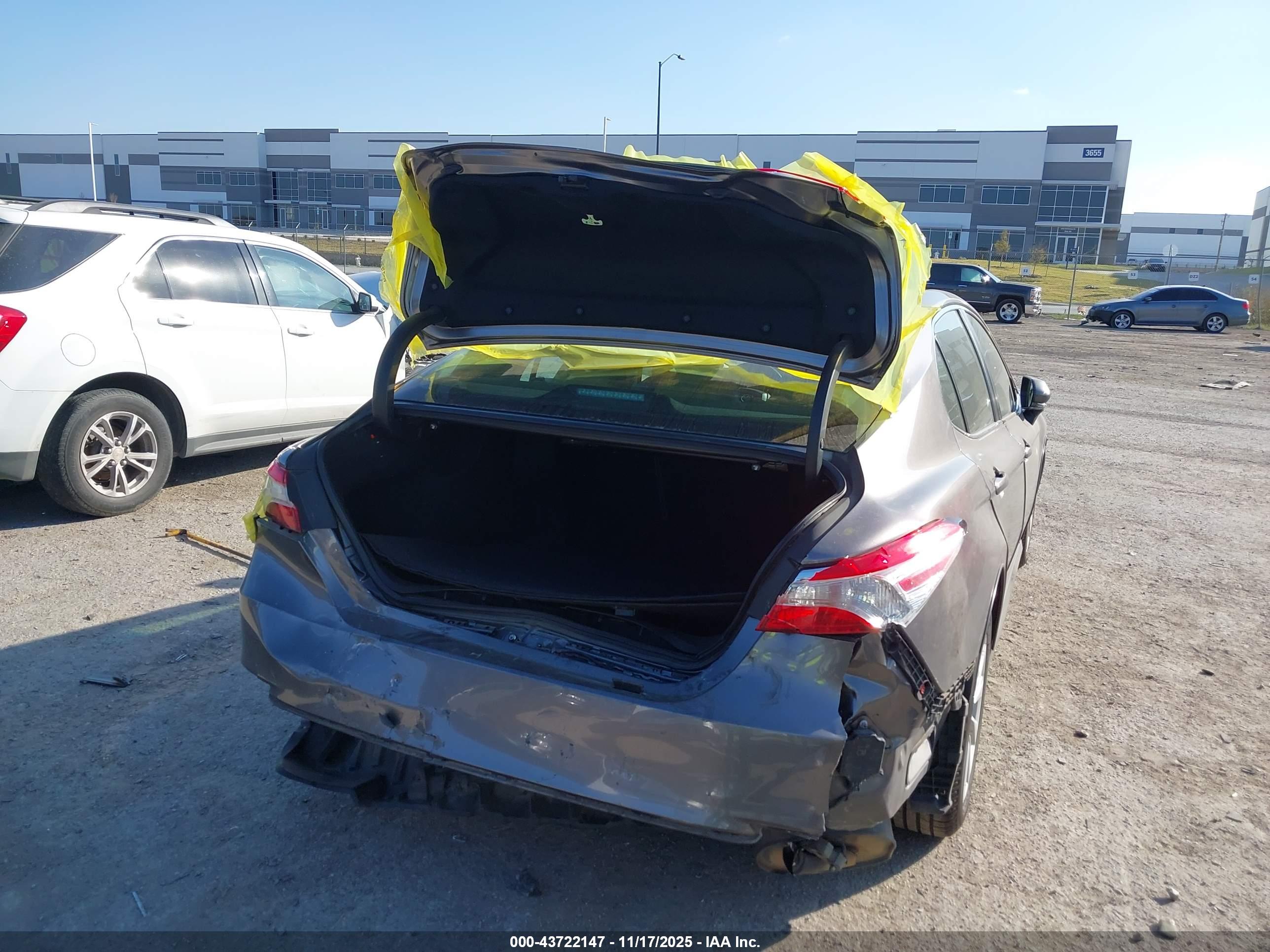 TOYOTA CAMRY image 4