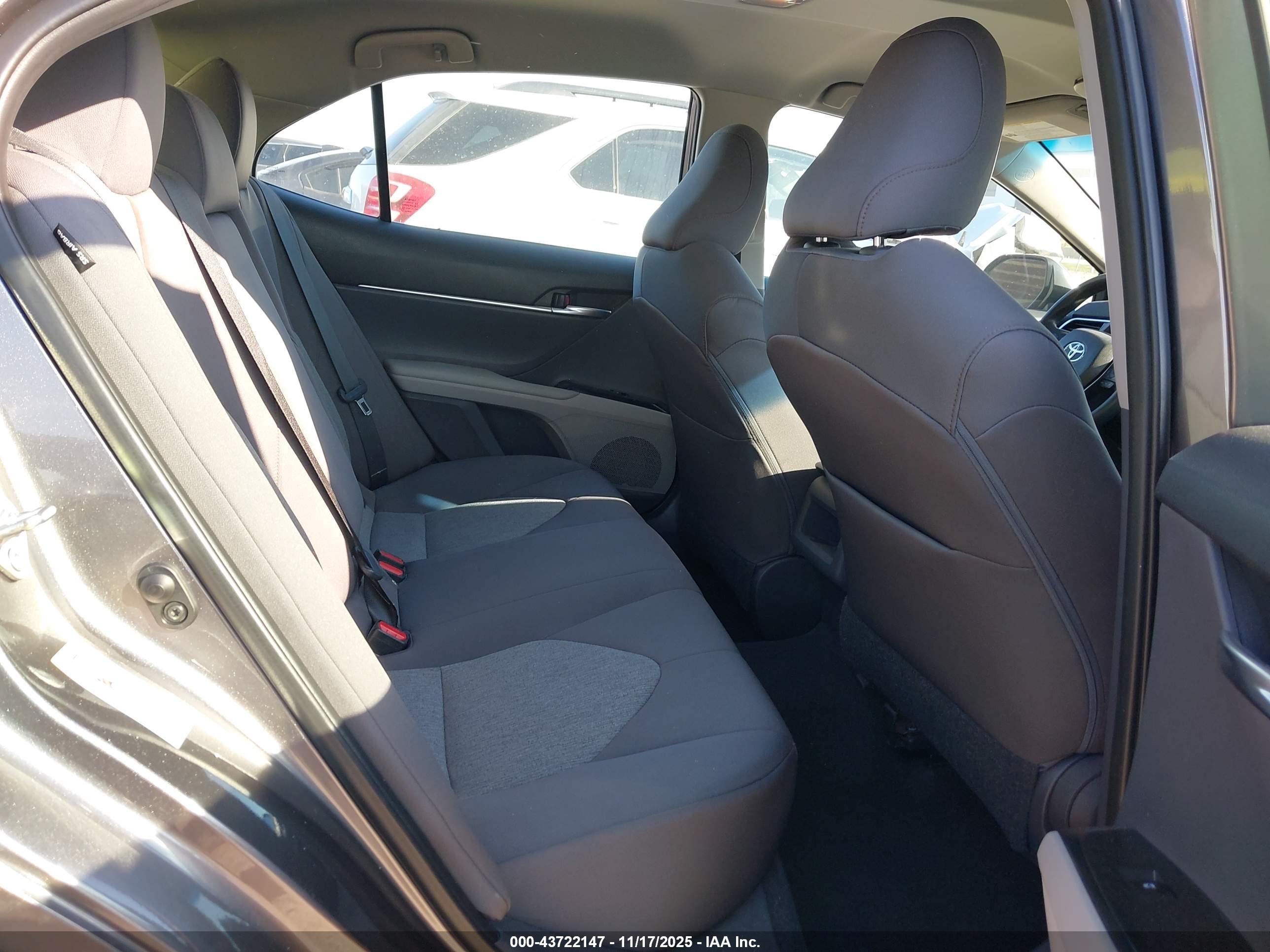 TOYOTA CAMRY image 8