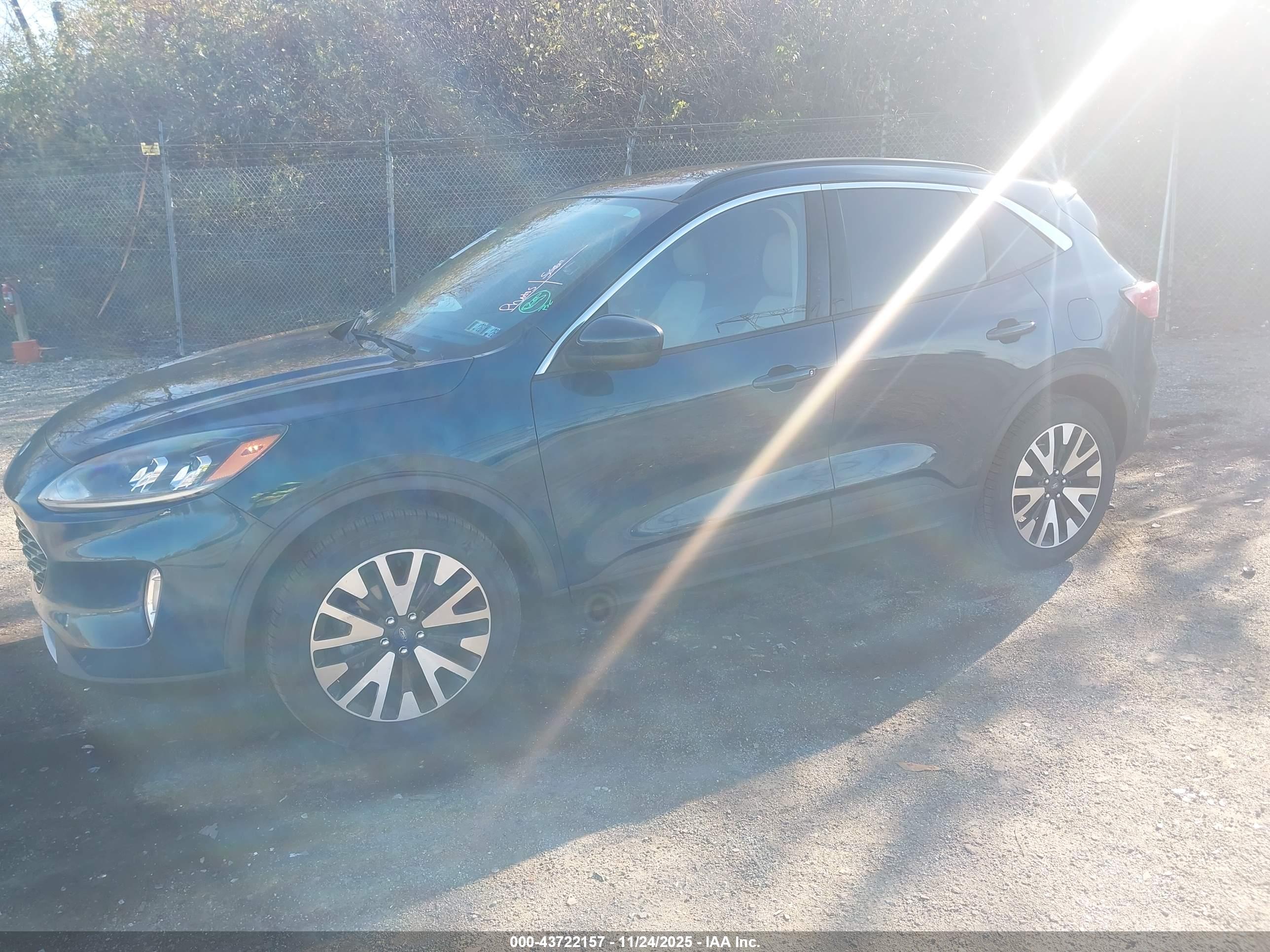 FORD ESCAPE image 2