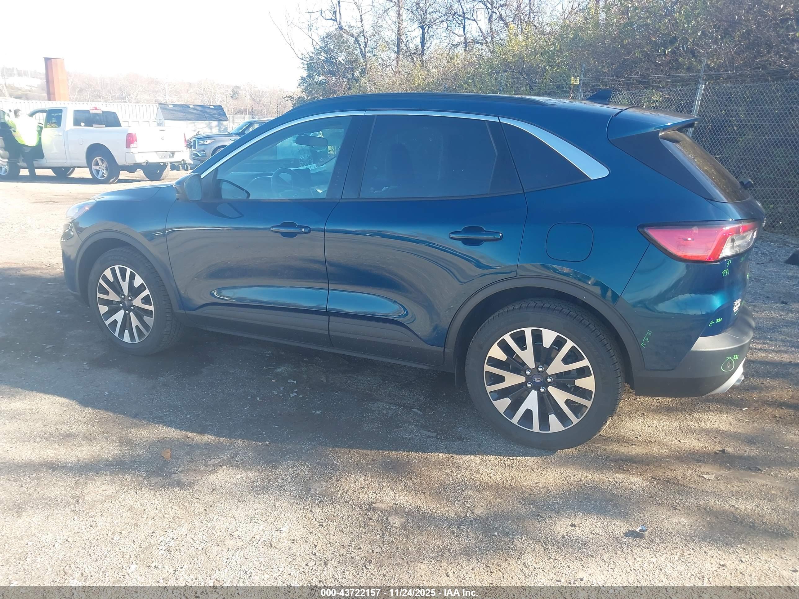 FORD ESCAPE image 3