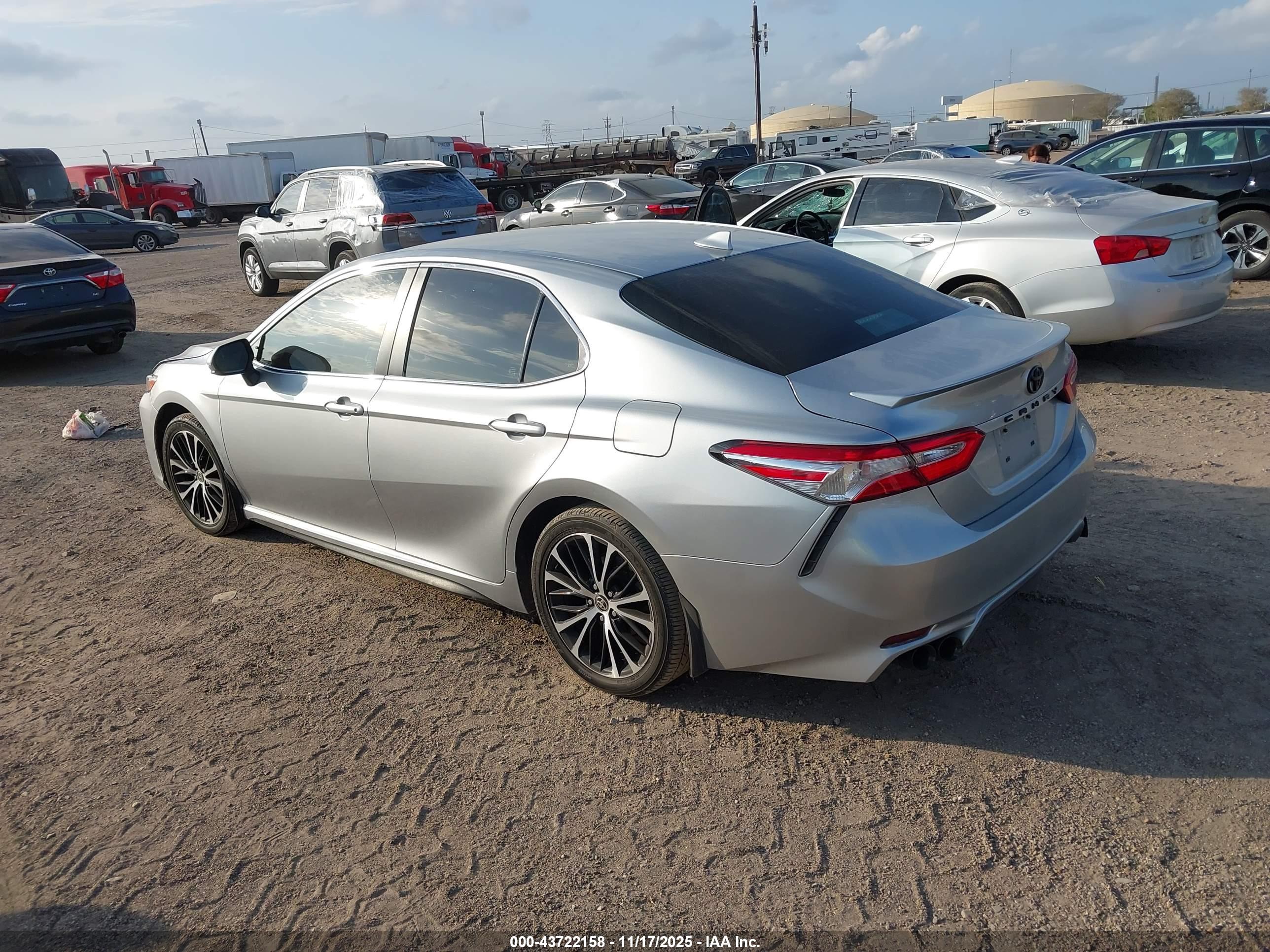TOYOTA CAMRY image 3