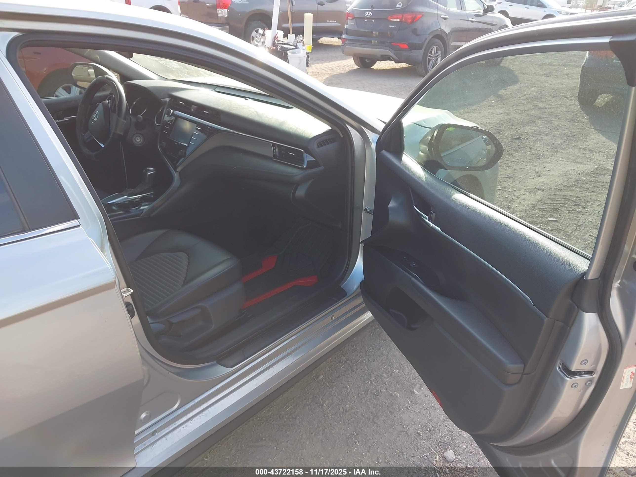 TOYOTA CAMRY image 5