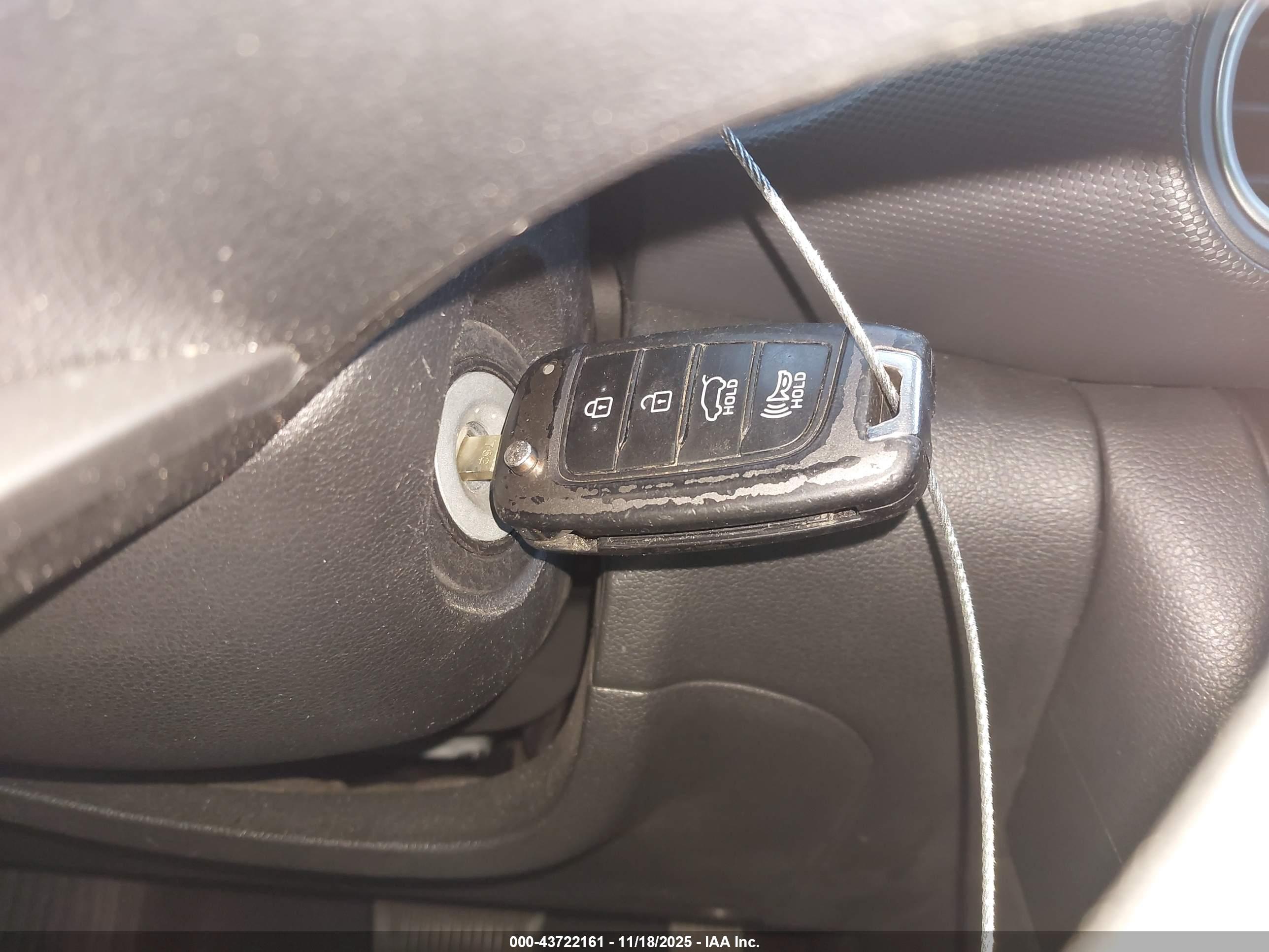 HYUNDAI KONA image 11
