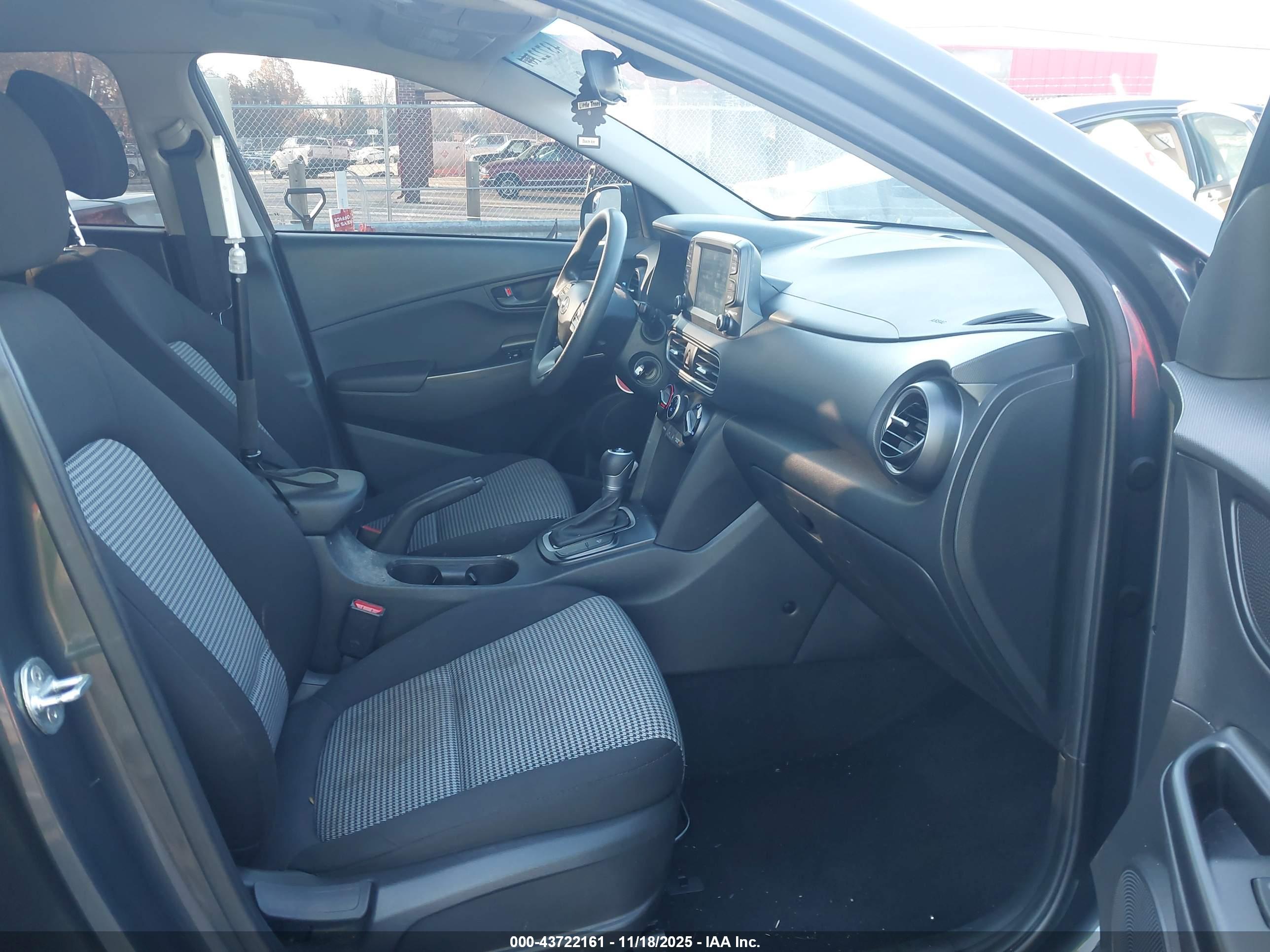 HYUNDAI KONA image 5