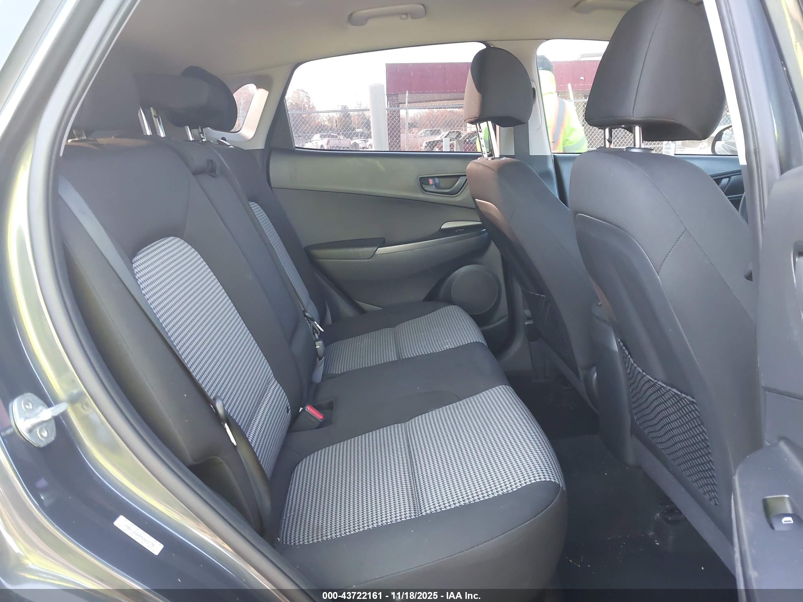 HYUNDAI KONA image 8