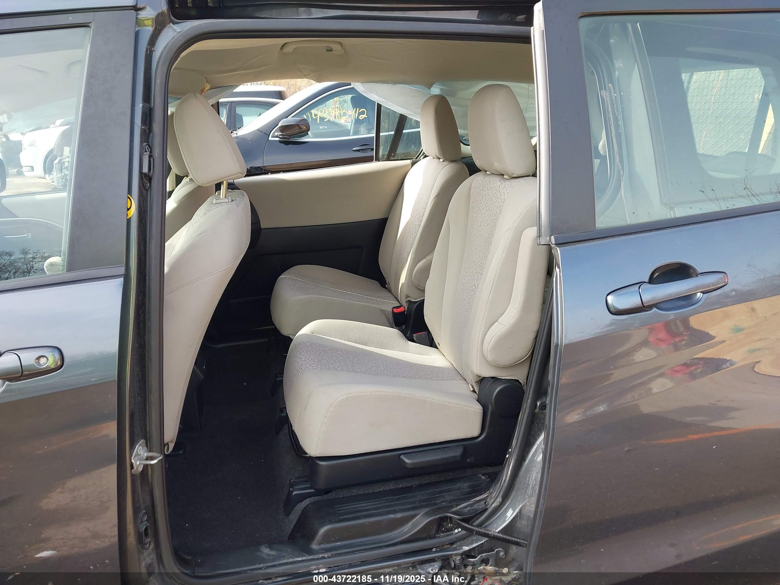MAZDA MAZDA5 image 8