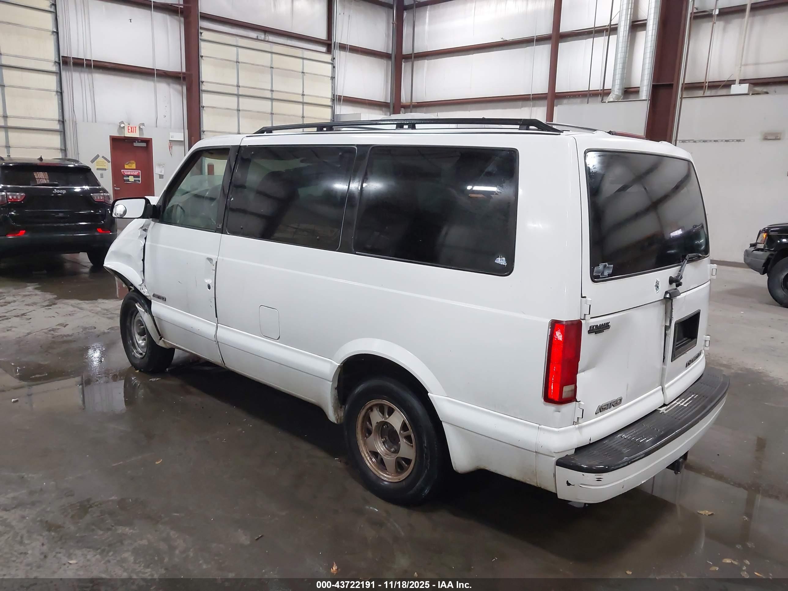 CHEVROLET ASTRO image 3