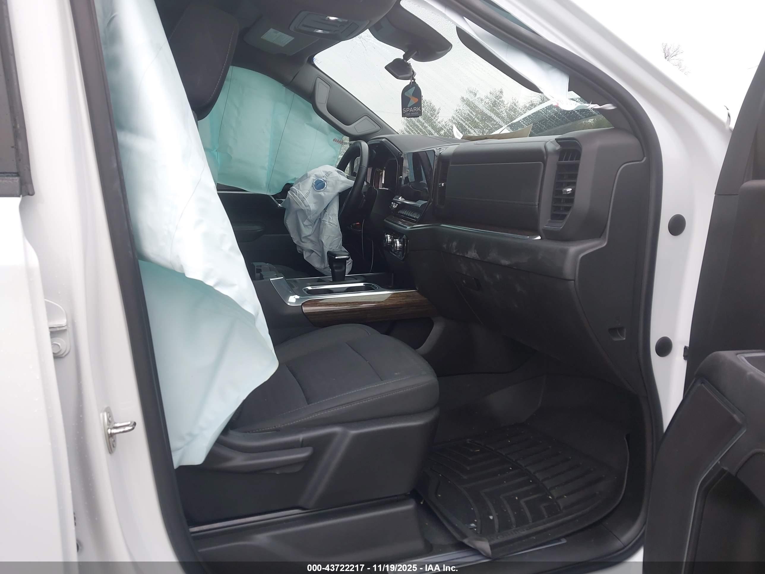 GMC SIERRA image 5