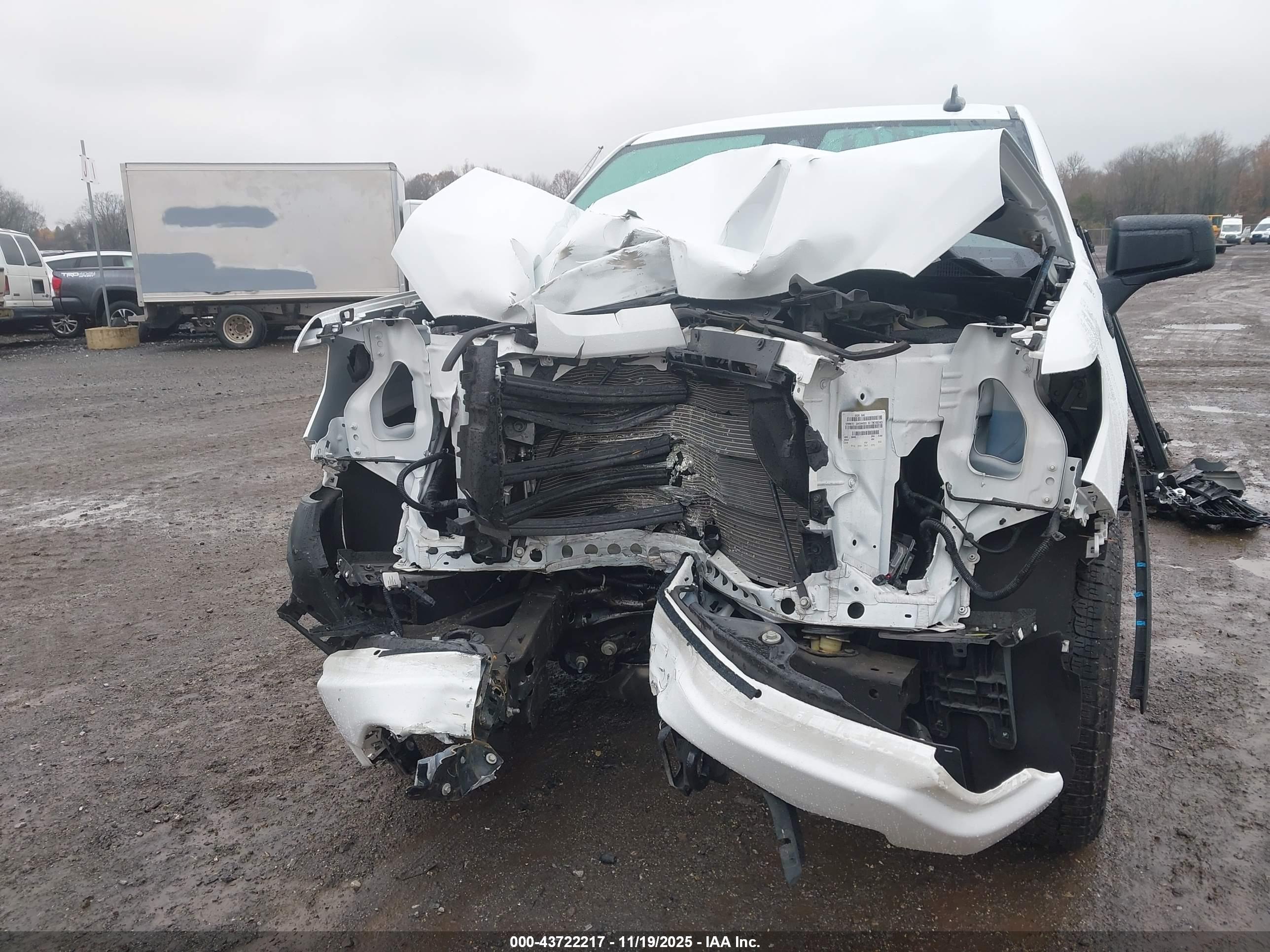 GMC SIERRA image 6