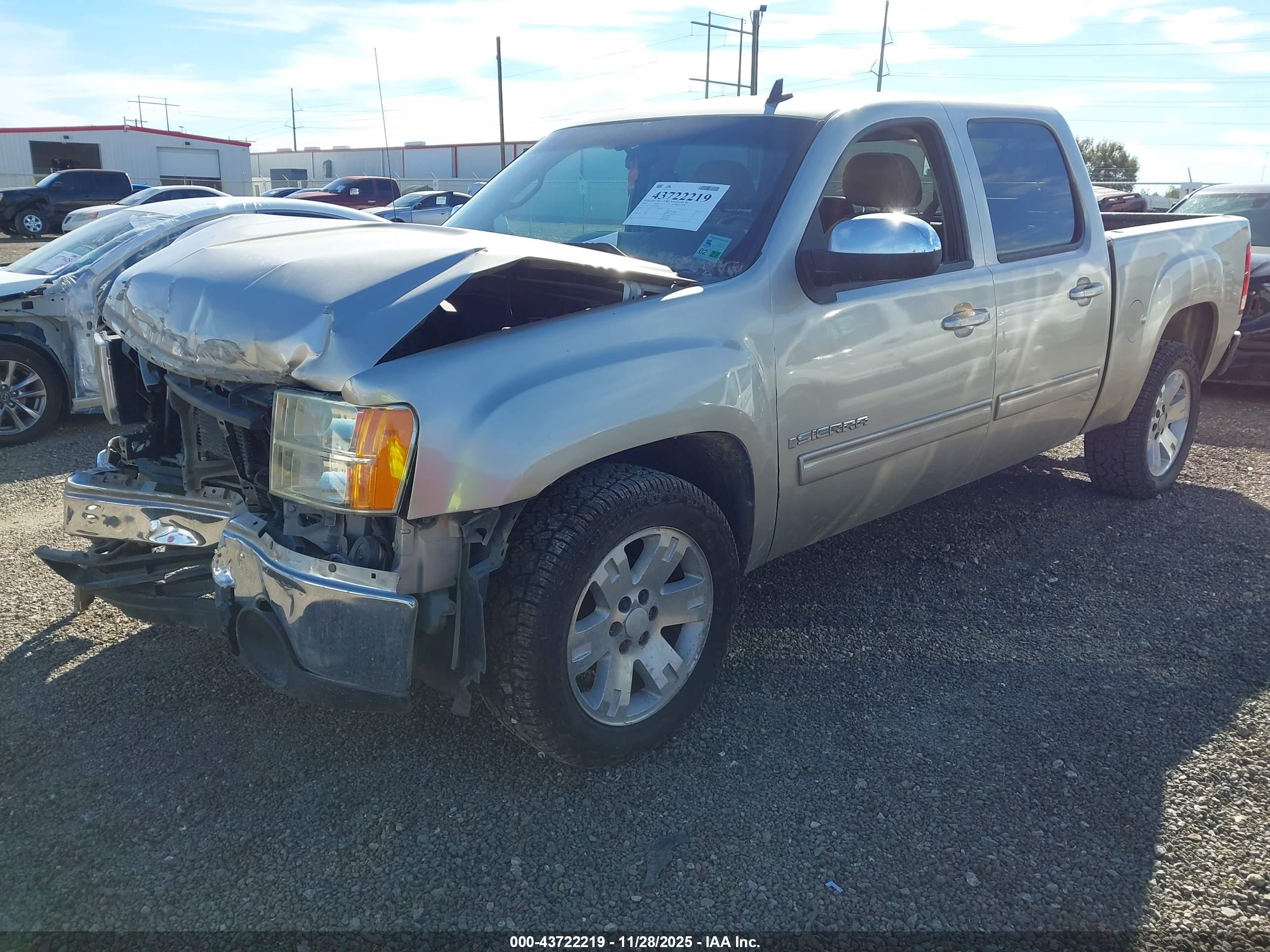 GMC SIERRA image 2