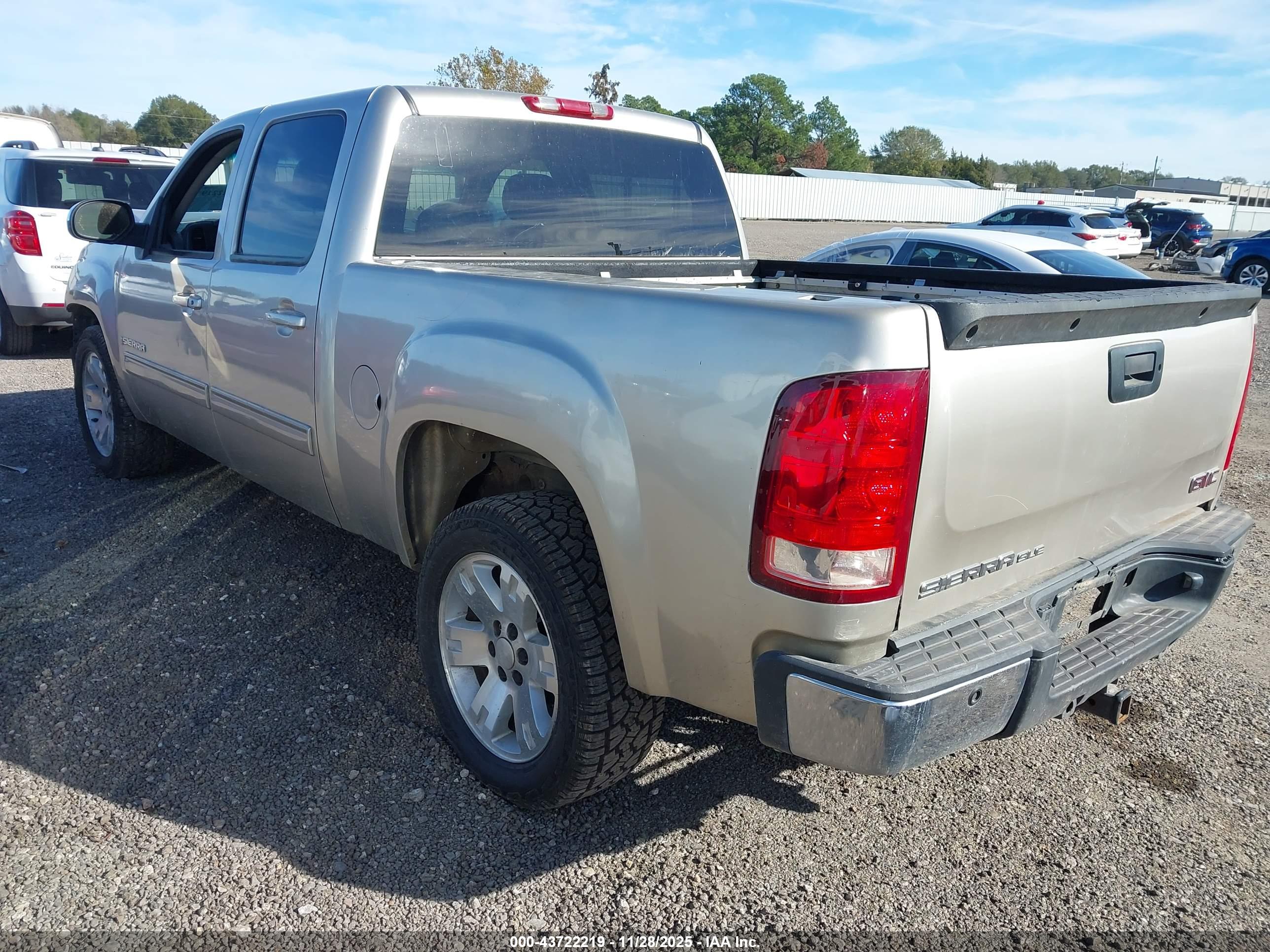 GMC SIERRA image 3