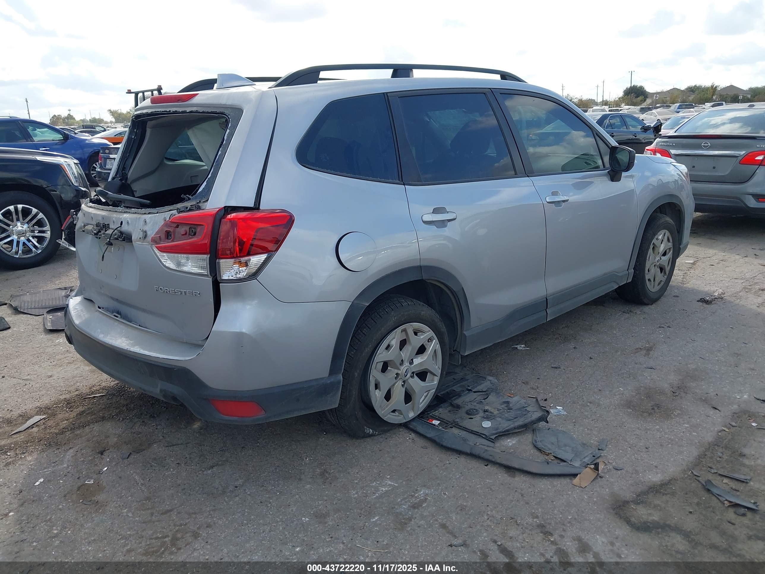 SUBARU FORESTER image 4