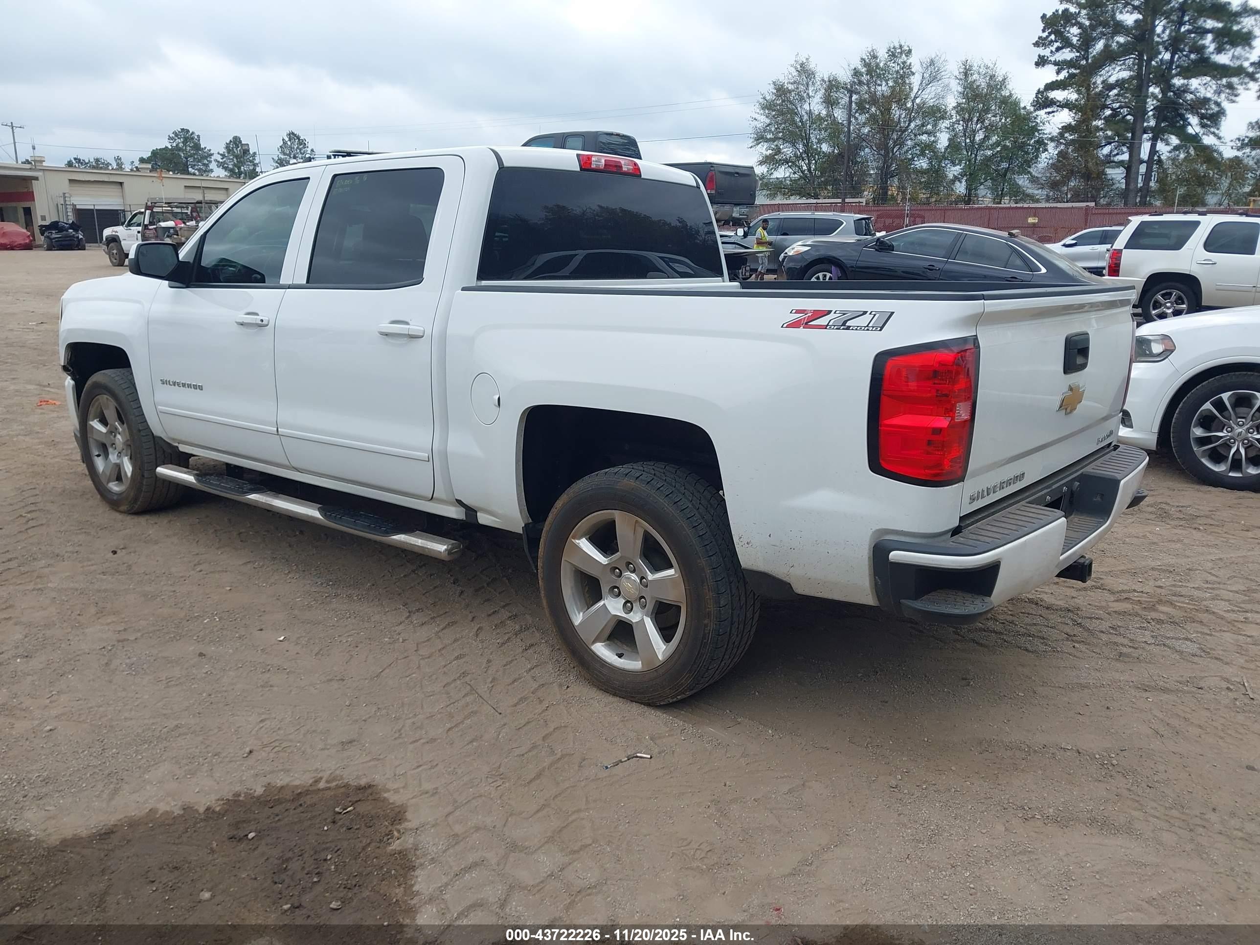 CHEVROLET SILVERADO image 3