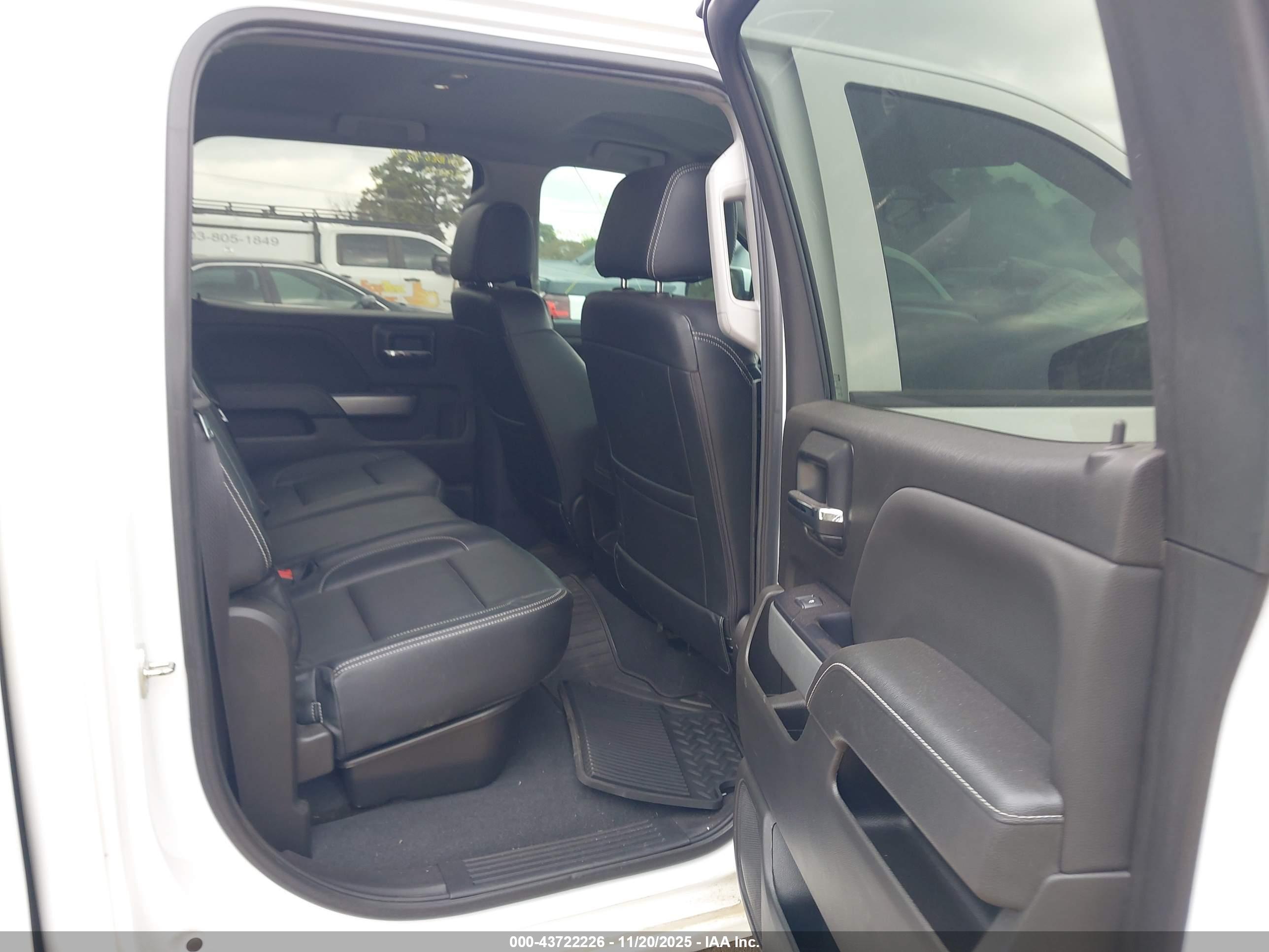 CHEVROLET SILVERADO image 8