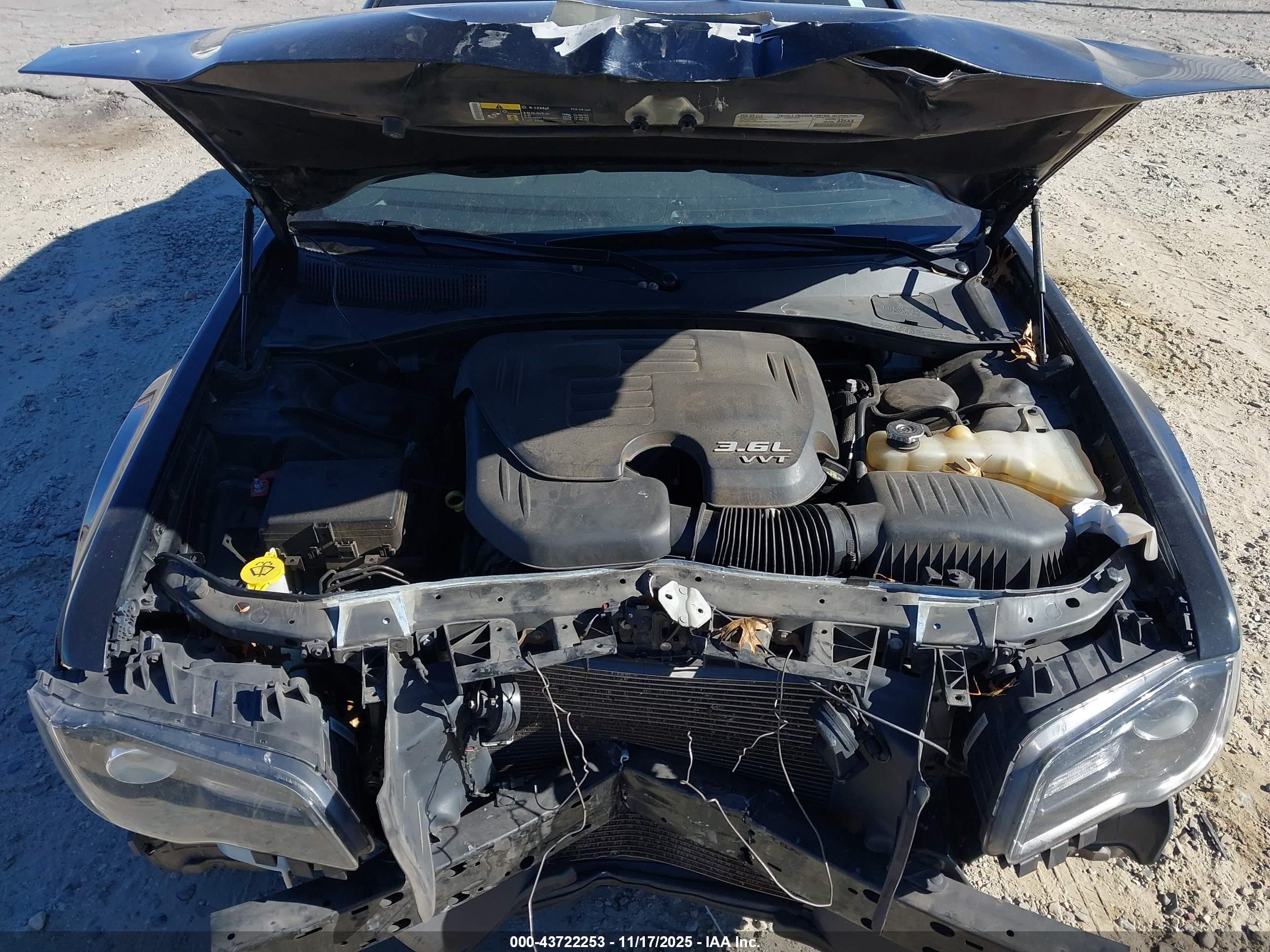 CHRYSLER 300 image 10