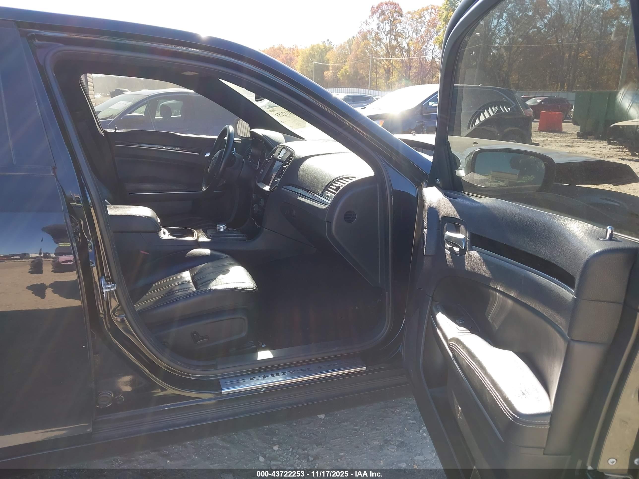 CHRYSLER 300 image 5