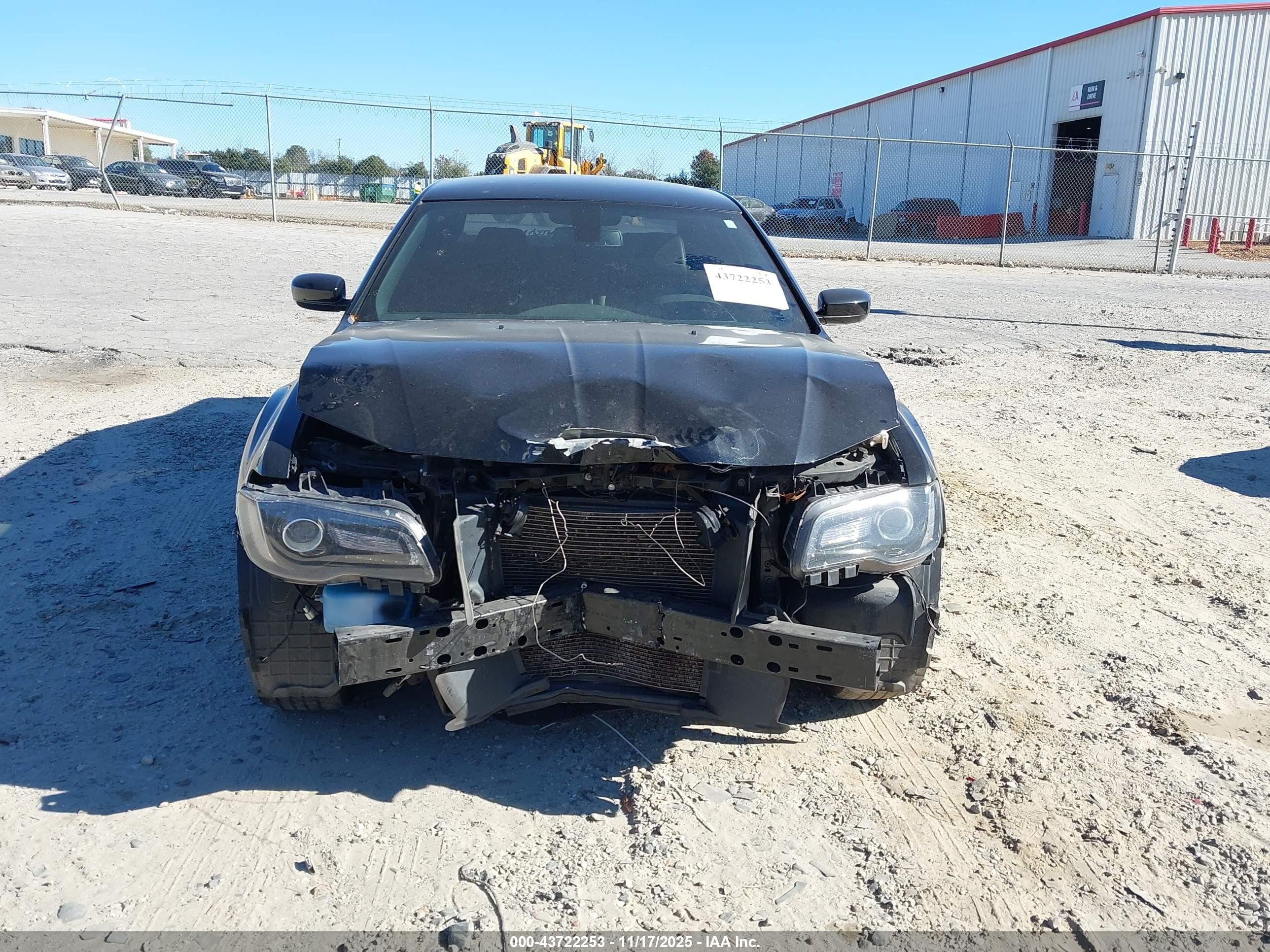 CHRYSLER 300 image 6