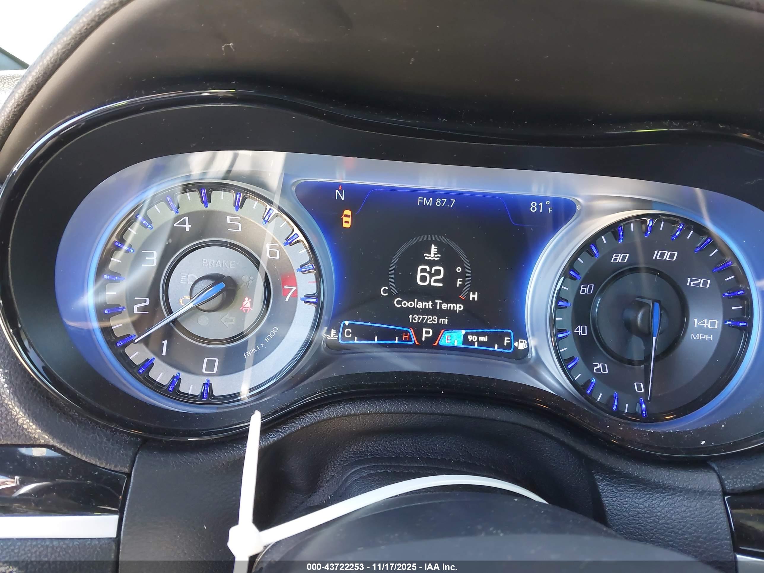 CHRYSLER 300 image 7