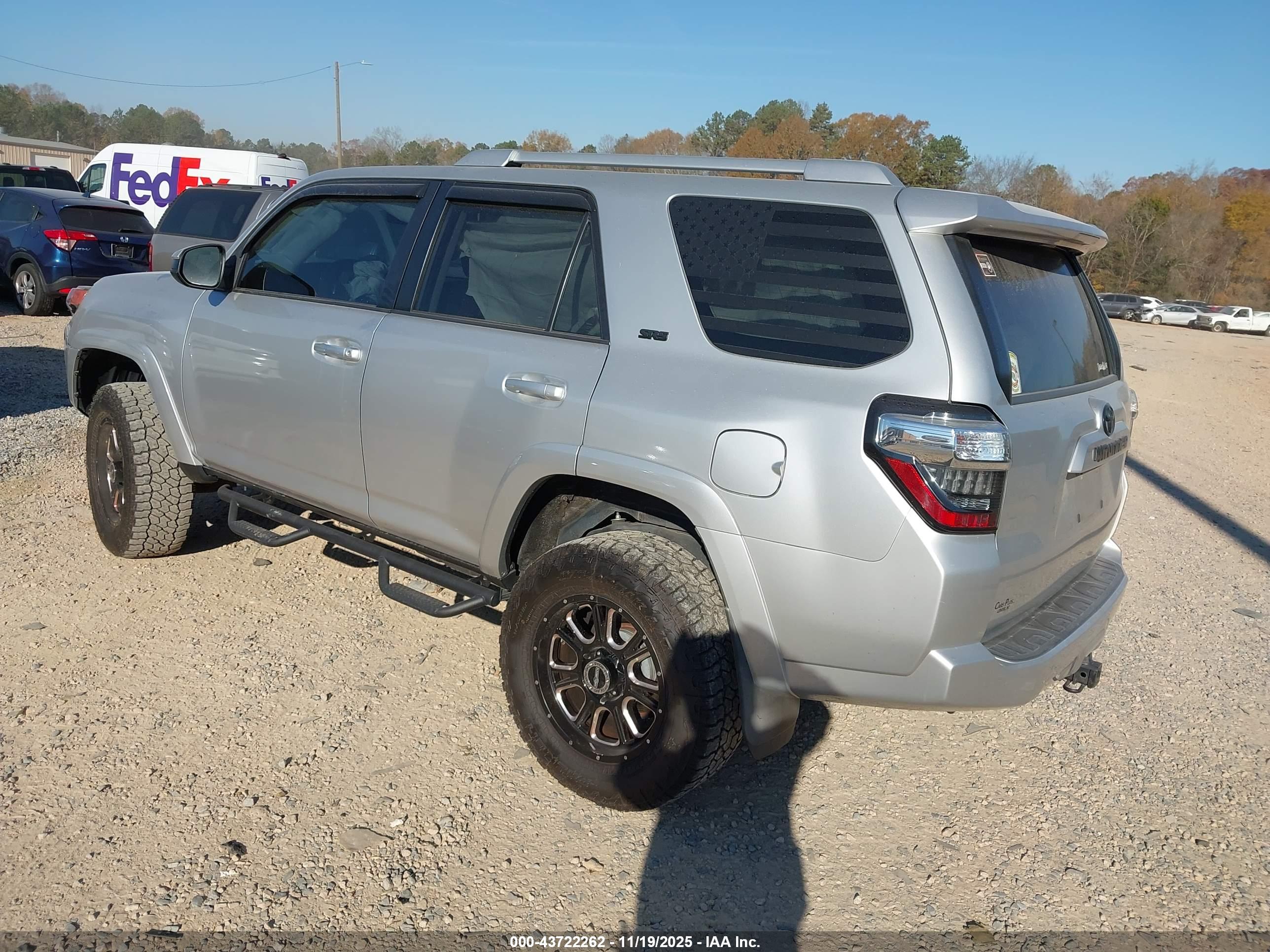 TOYOTA 4RUNNER image 3
