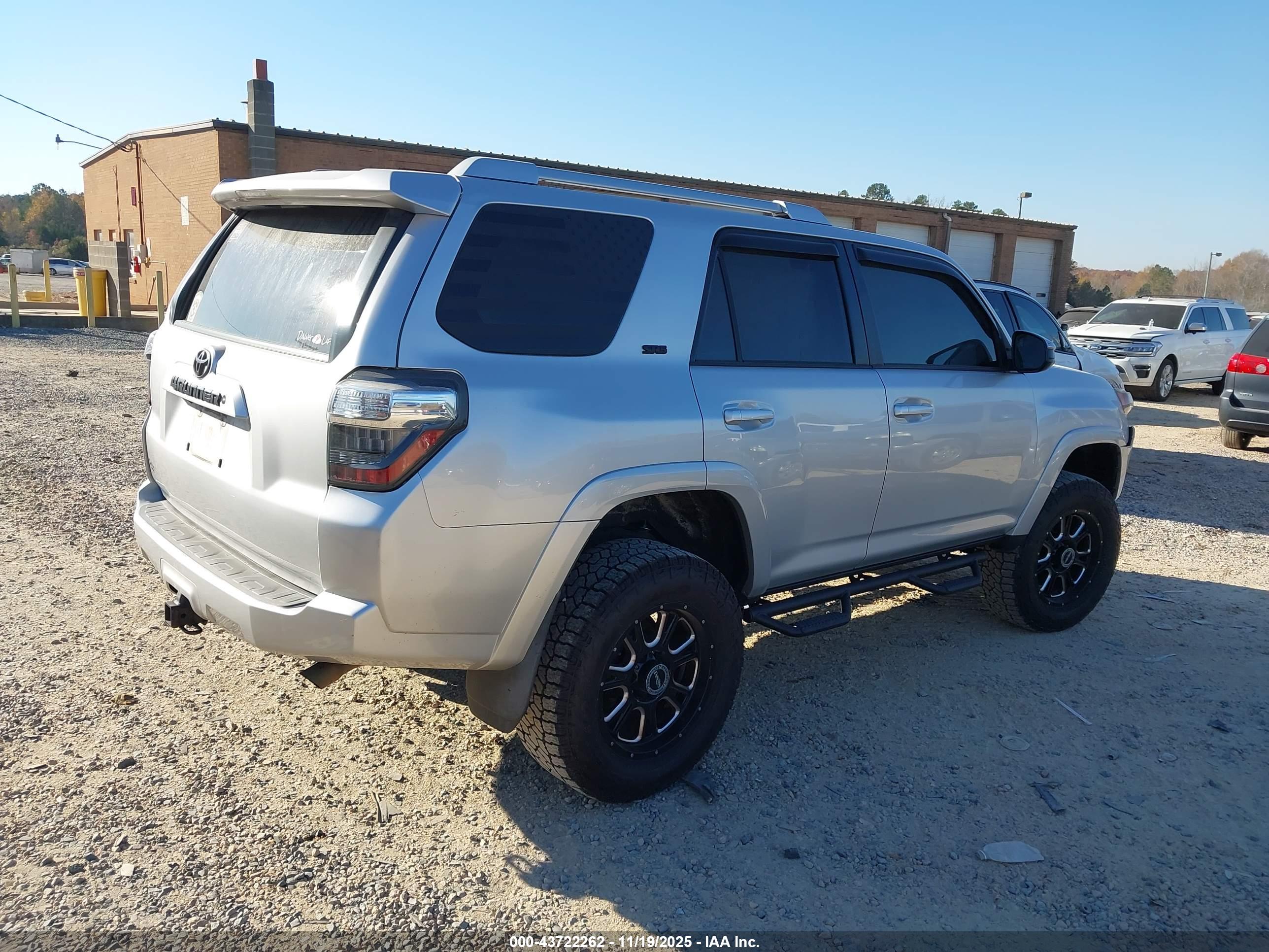 TOYOTA 4RUNNER image 4