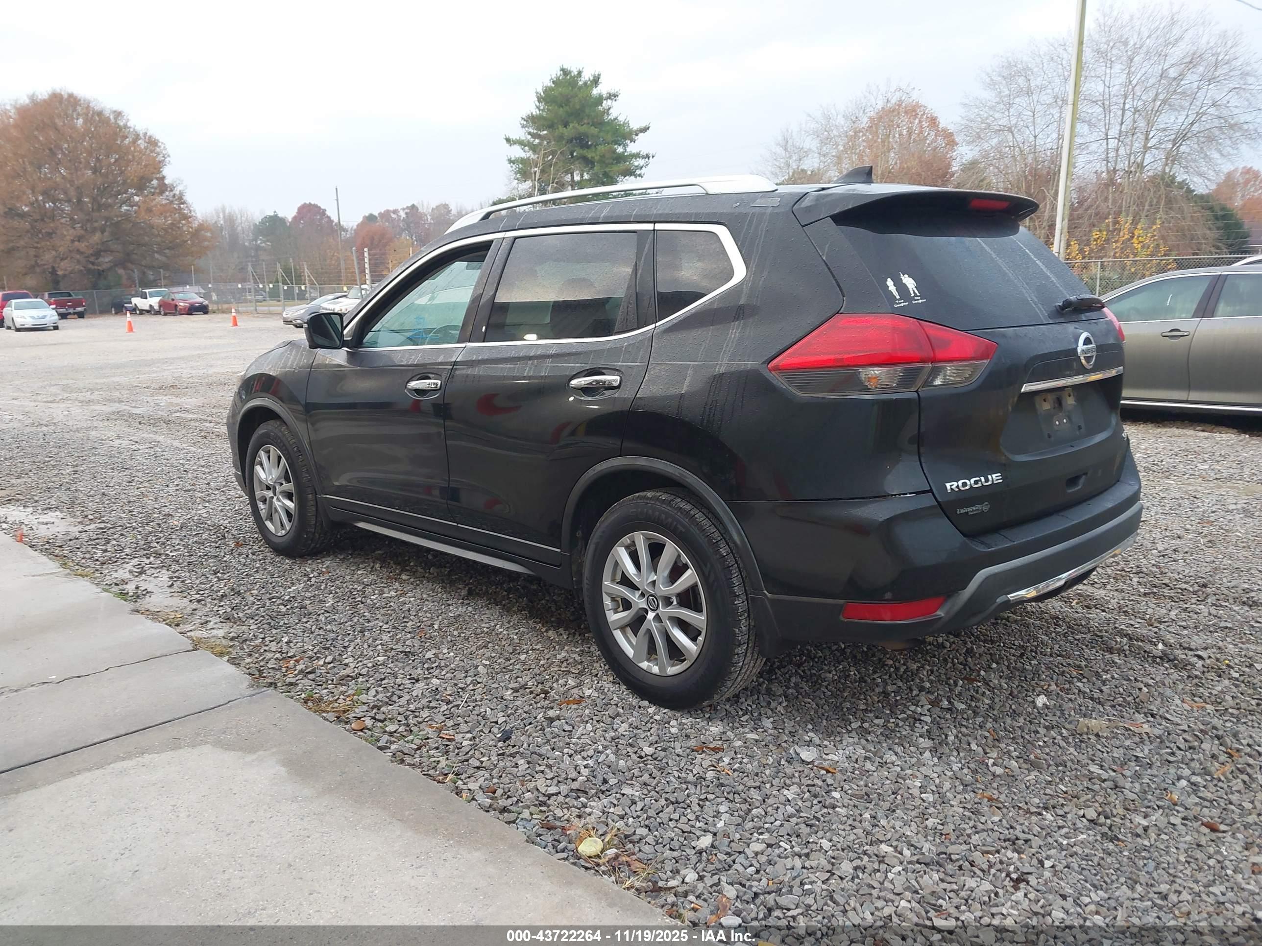 NISSAN ROGUE image 3