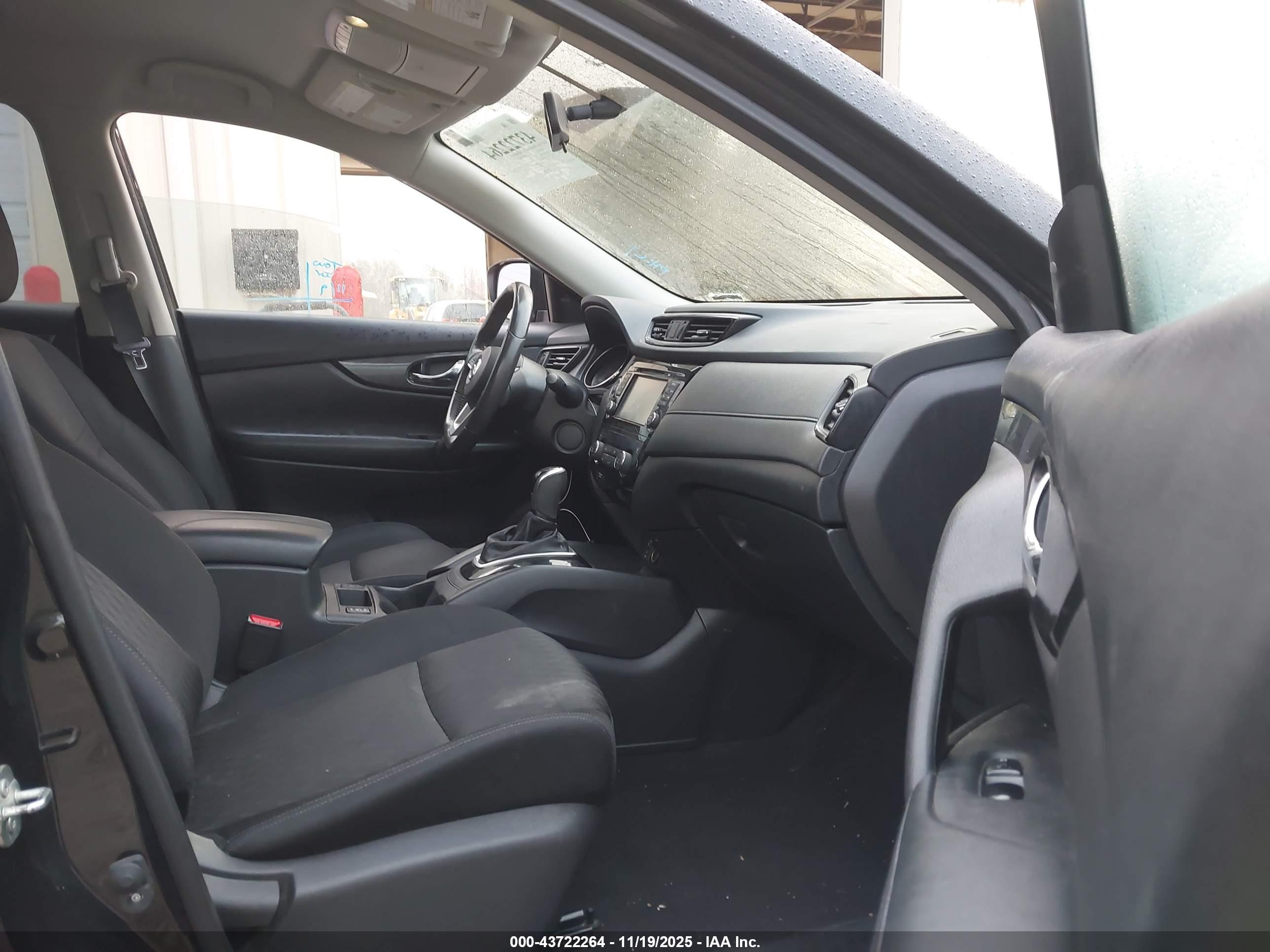 NISSAN ROGUE image 5