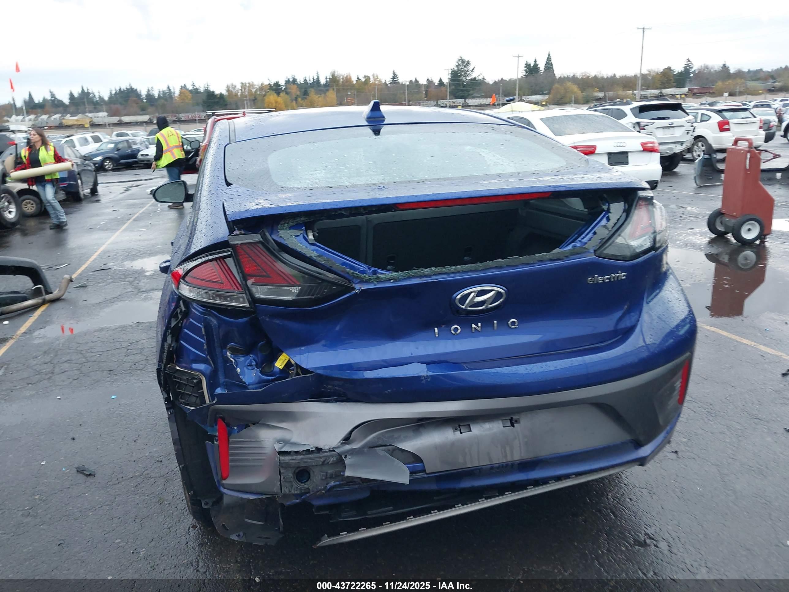 HYUNDAI IONIQ image 6