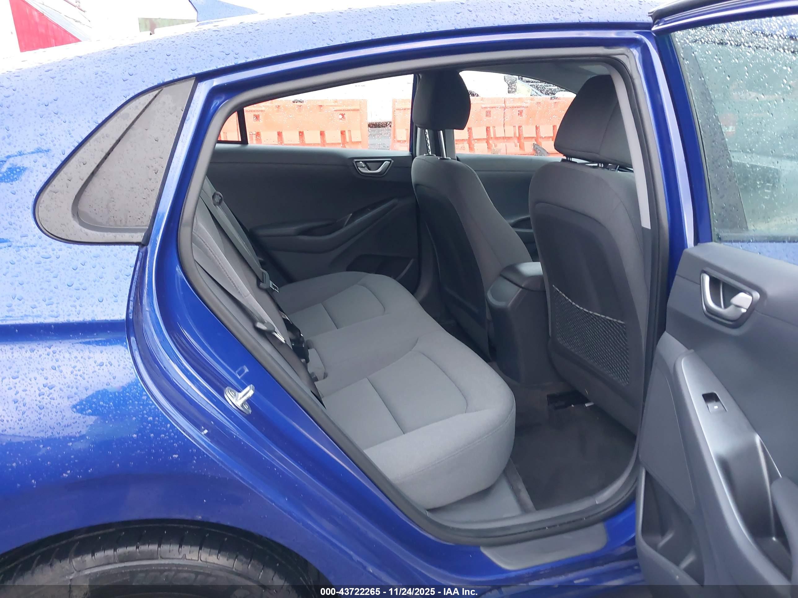 HYUNDAI IONIQ image 8