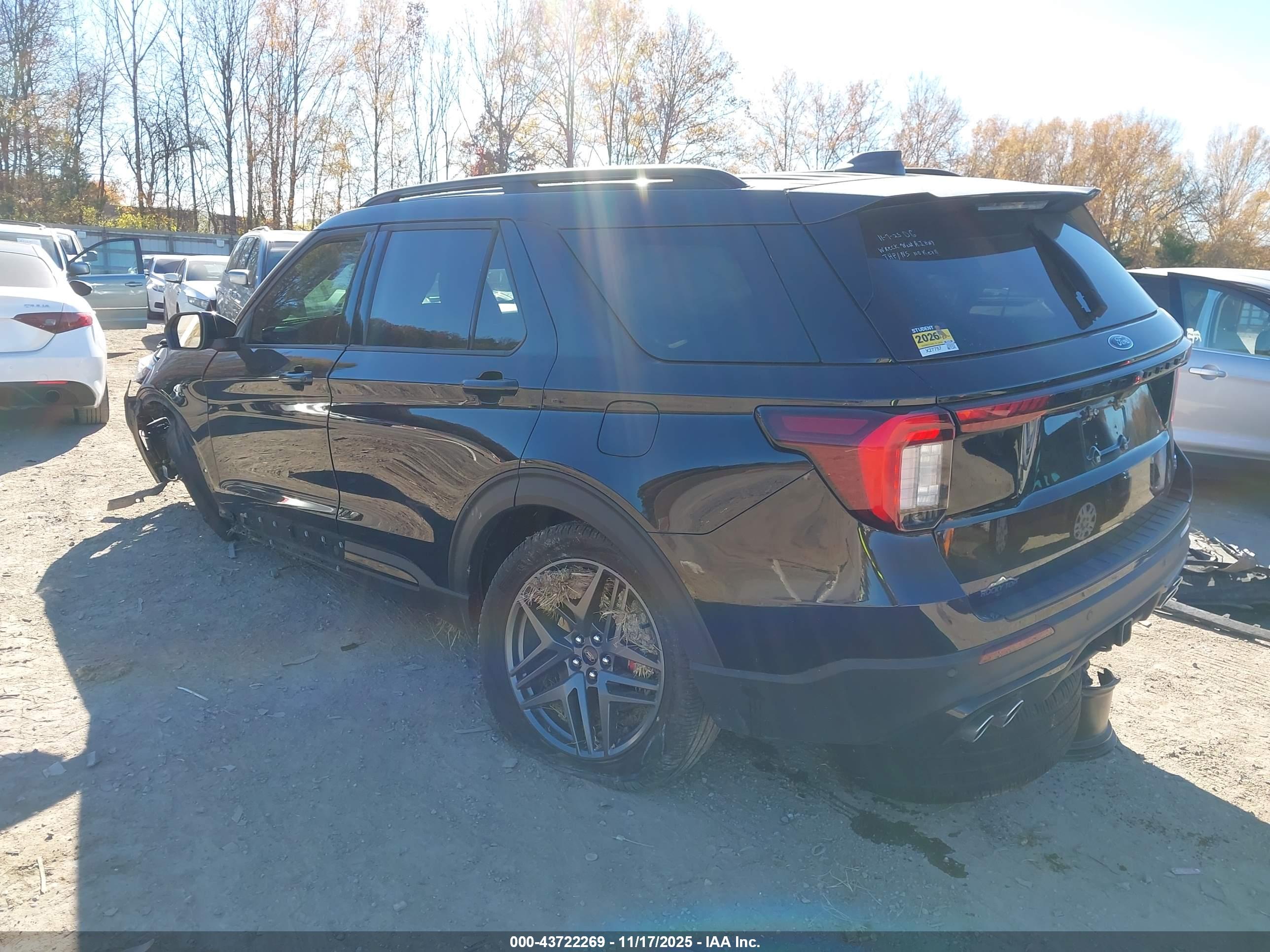 FORD EXPLORER image 3