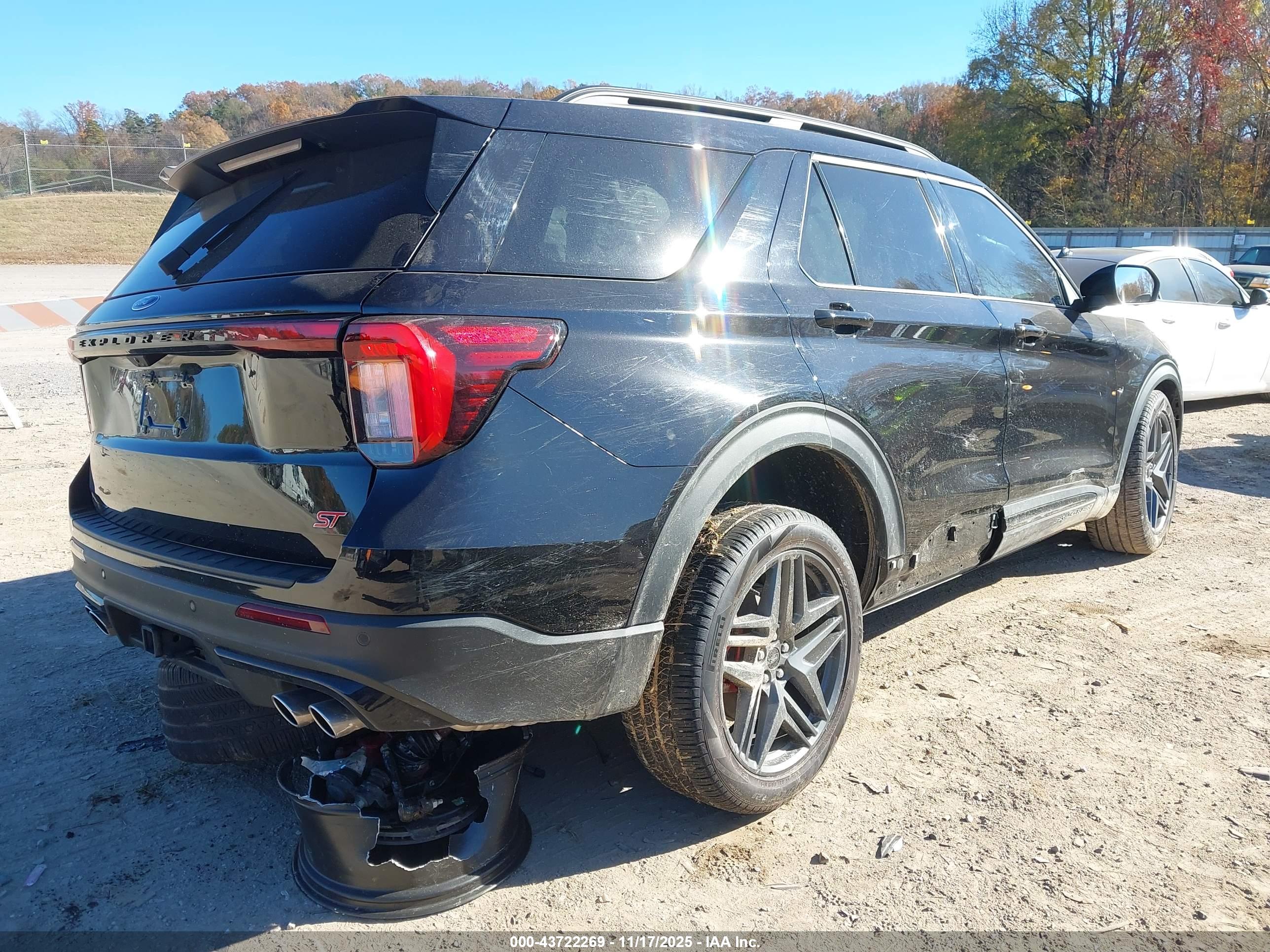 FORD EXPLORER image 4
