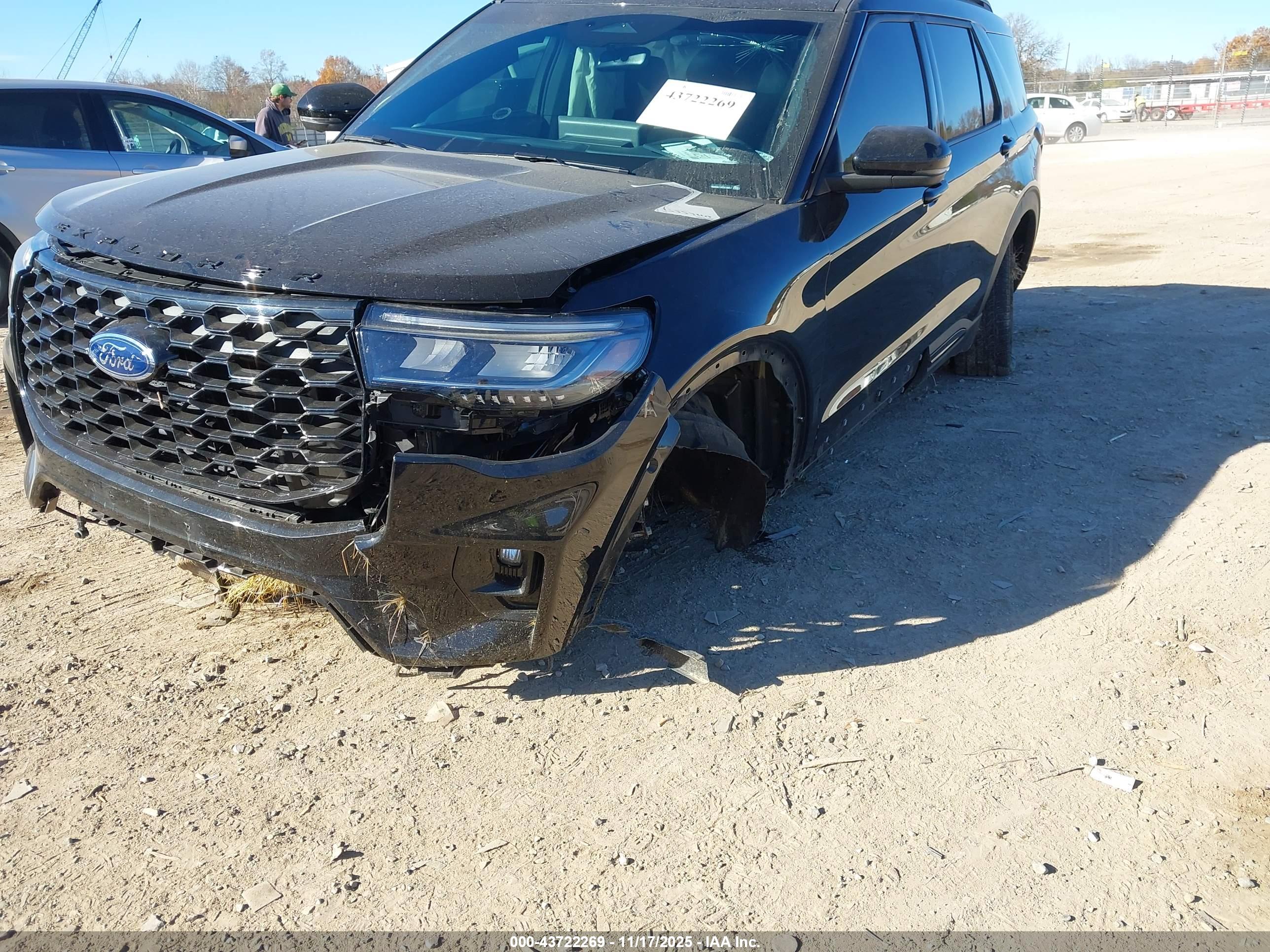 FORD EXPLORER image 6