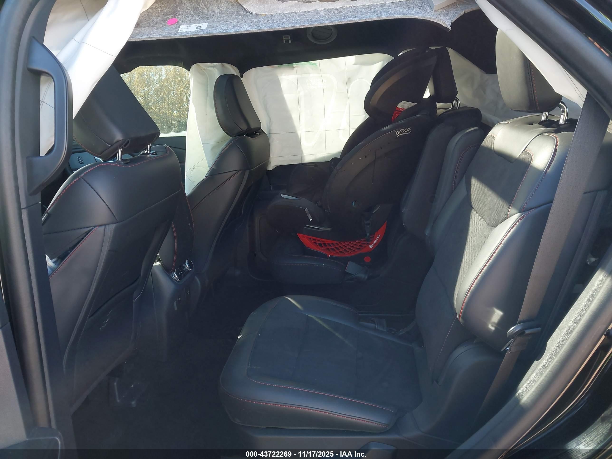 FORD EXPLORER image 8