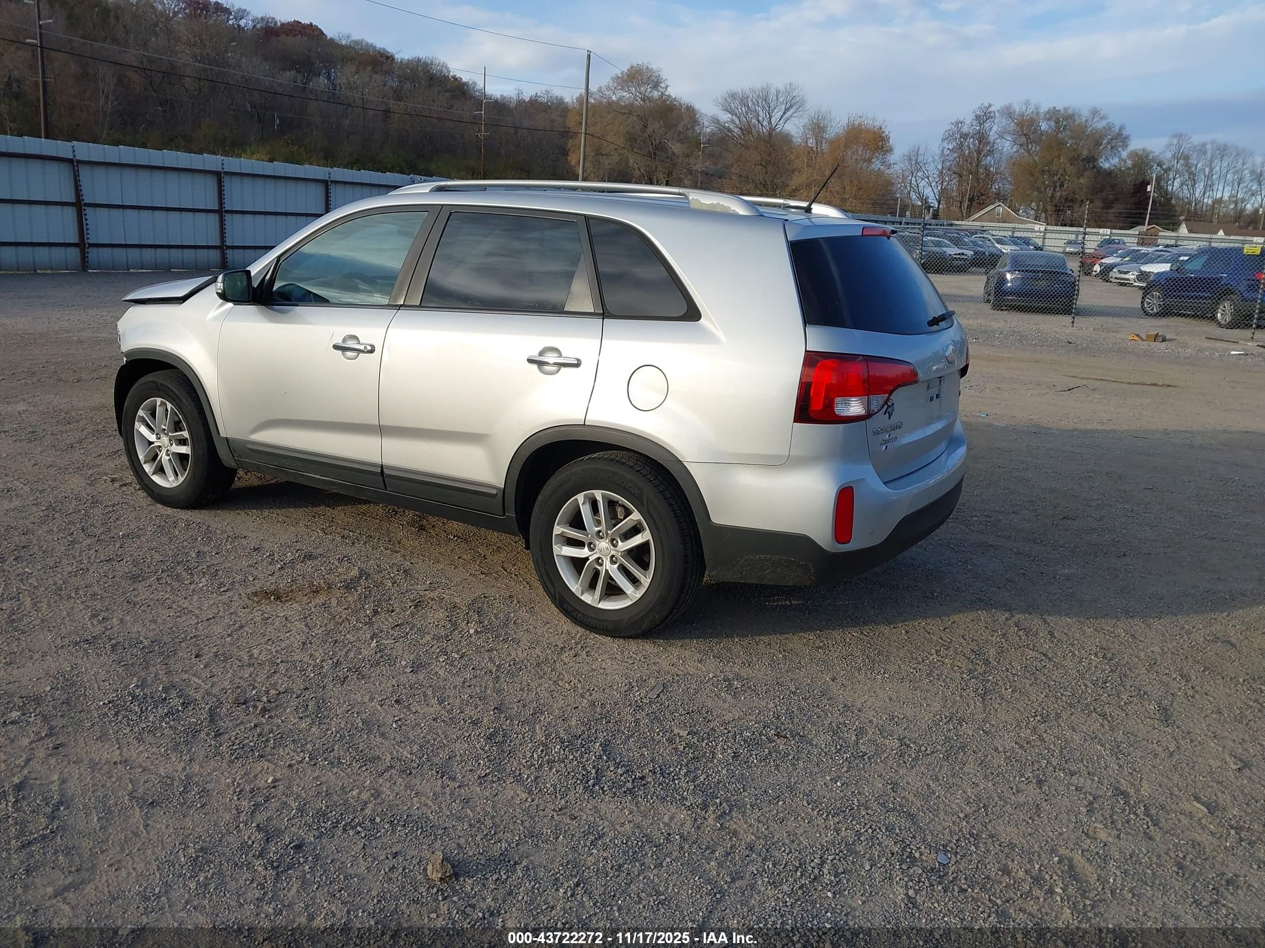 KIA SORENTO image 3