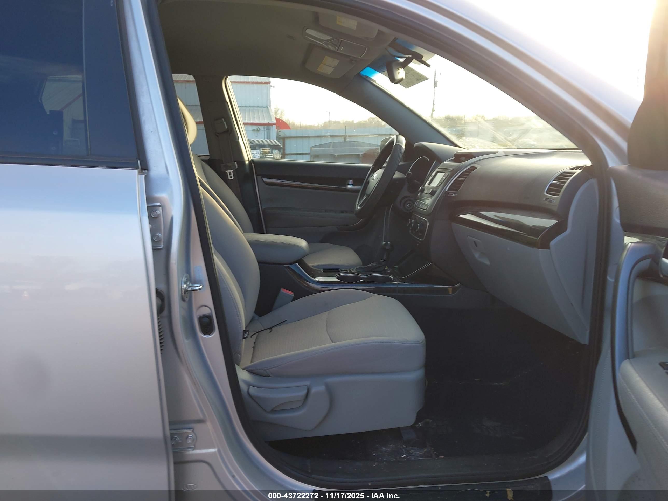 KIA SORENTO image 5