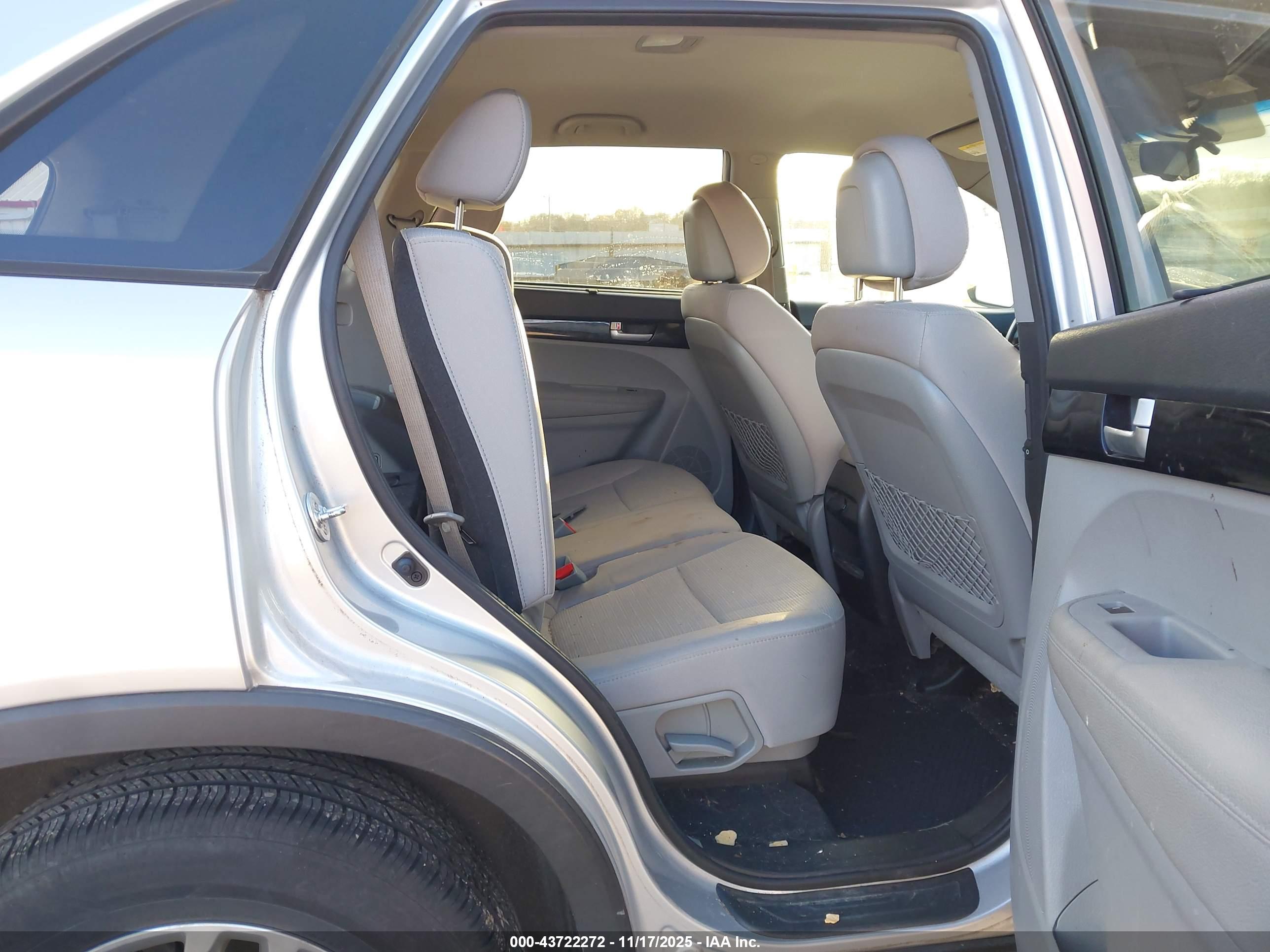KIA SORENTO image 8