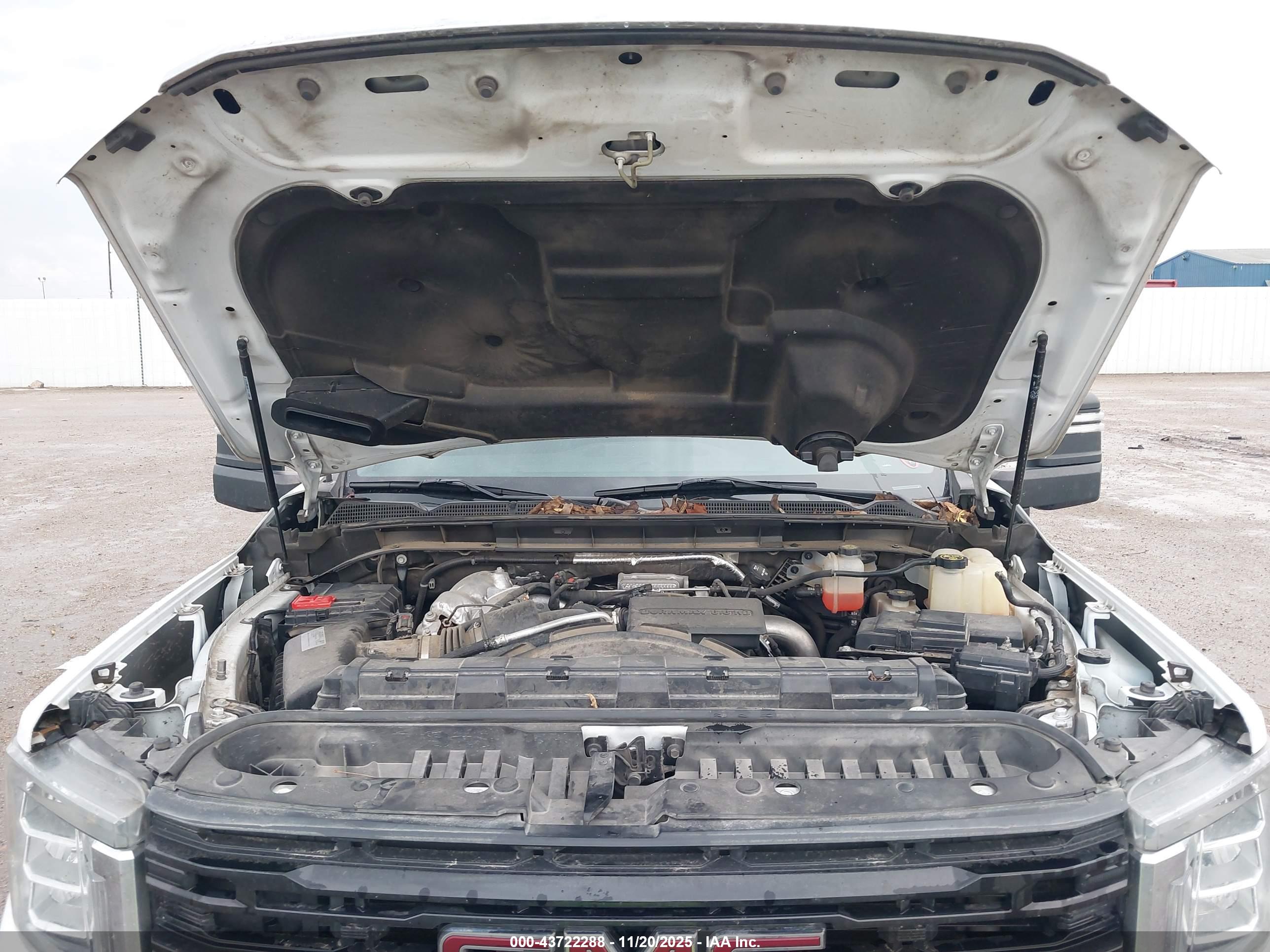 GMC SIERRA image 10