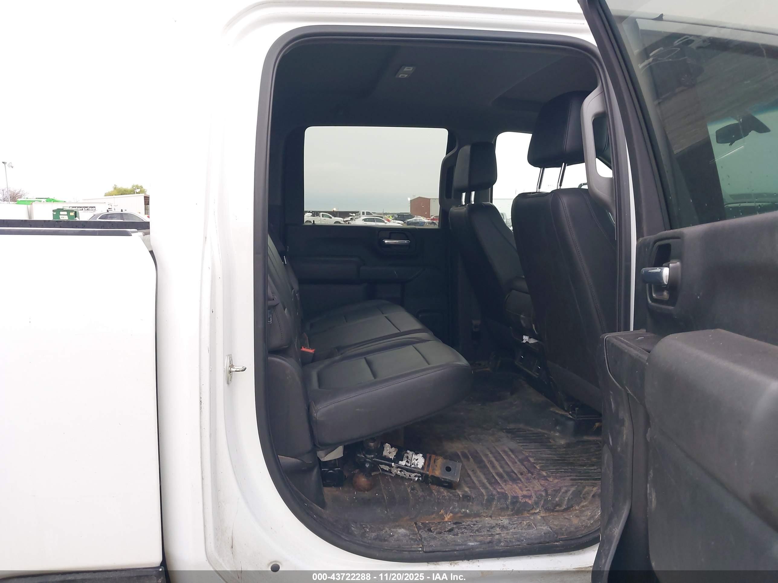 GMC SIERRA image 8