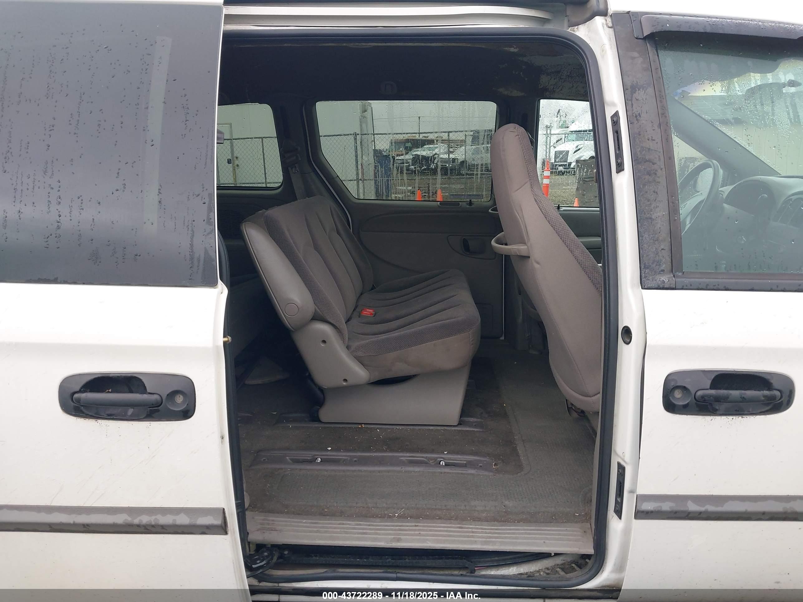 DODGE CARAVAN image 8