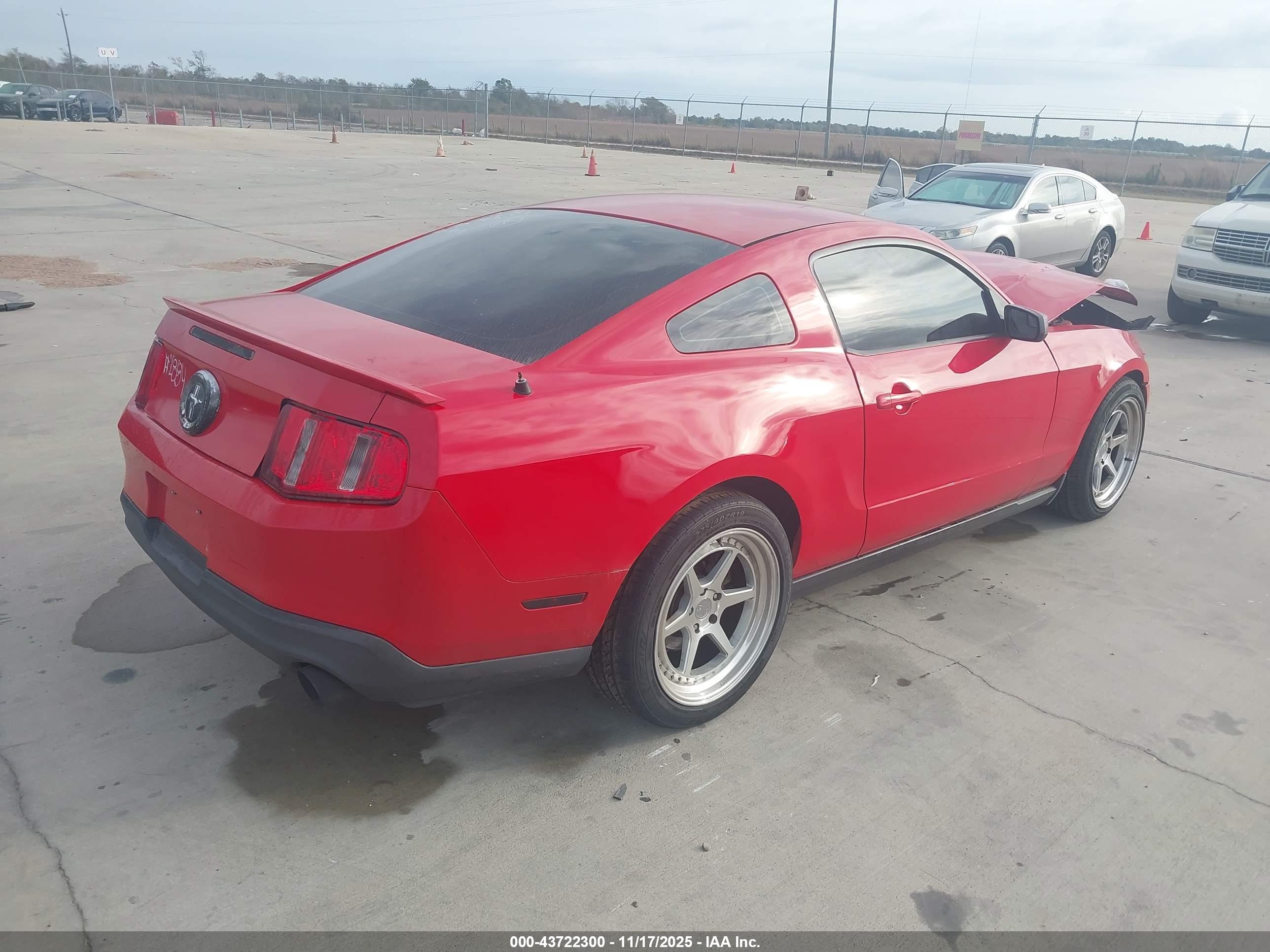 FORD MUSTANG image 4